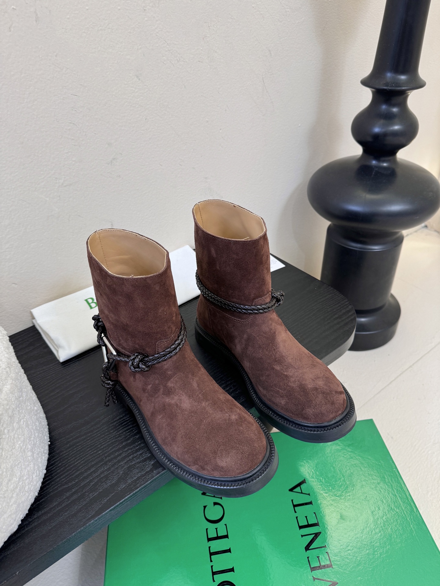长靴短靴Bottega Veneta BV一脚蹬时尚 短靴 骑士靴太酷了 一眼就爱上，这双绳结靴必须锁死