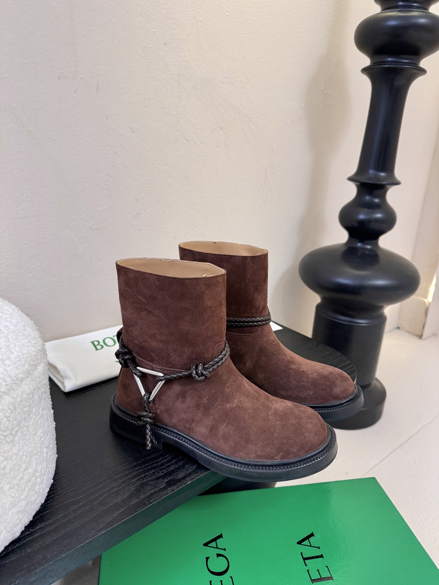 长靴短靴Bottega Veneta BV一脚蹬时尚 短靴 骑士靴太酷了 一眼就爱上，这双绳结靴必须锁死