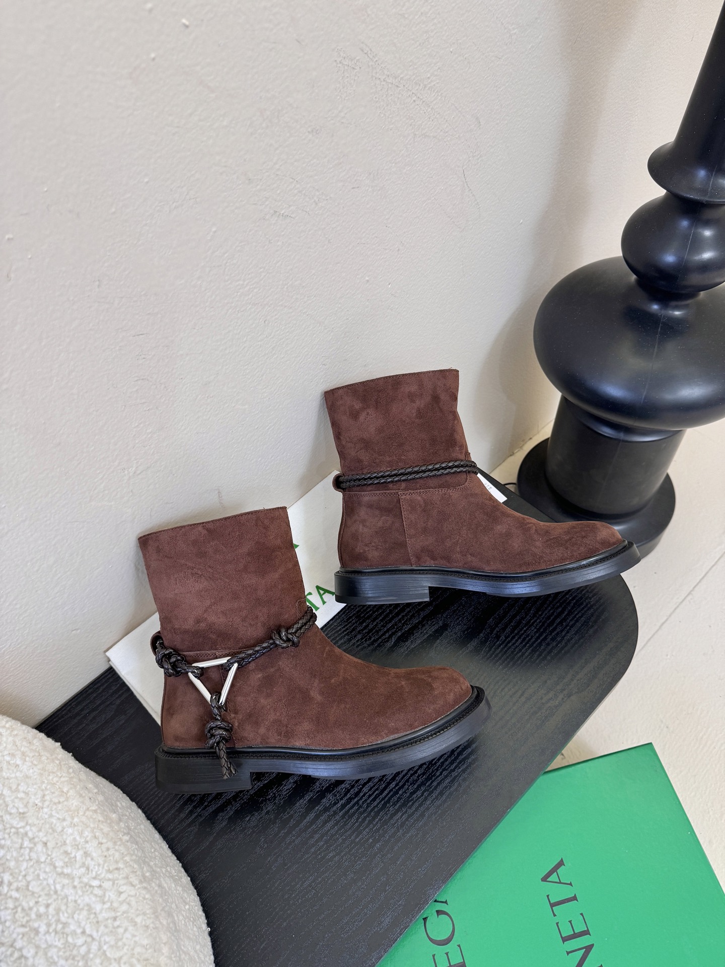 长靴短靴Bottega Veneta BV一脚蹬时尚 短靴 骑士靴太酷了 一眼就爱上，这双绳结靴必须锁死