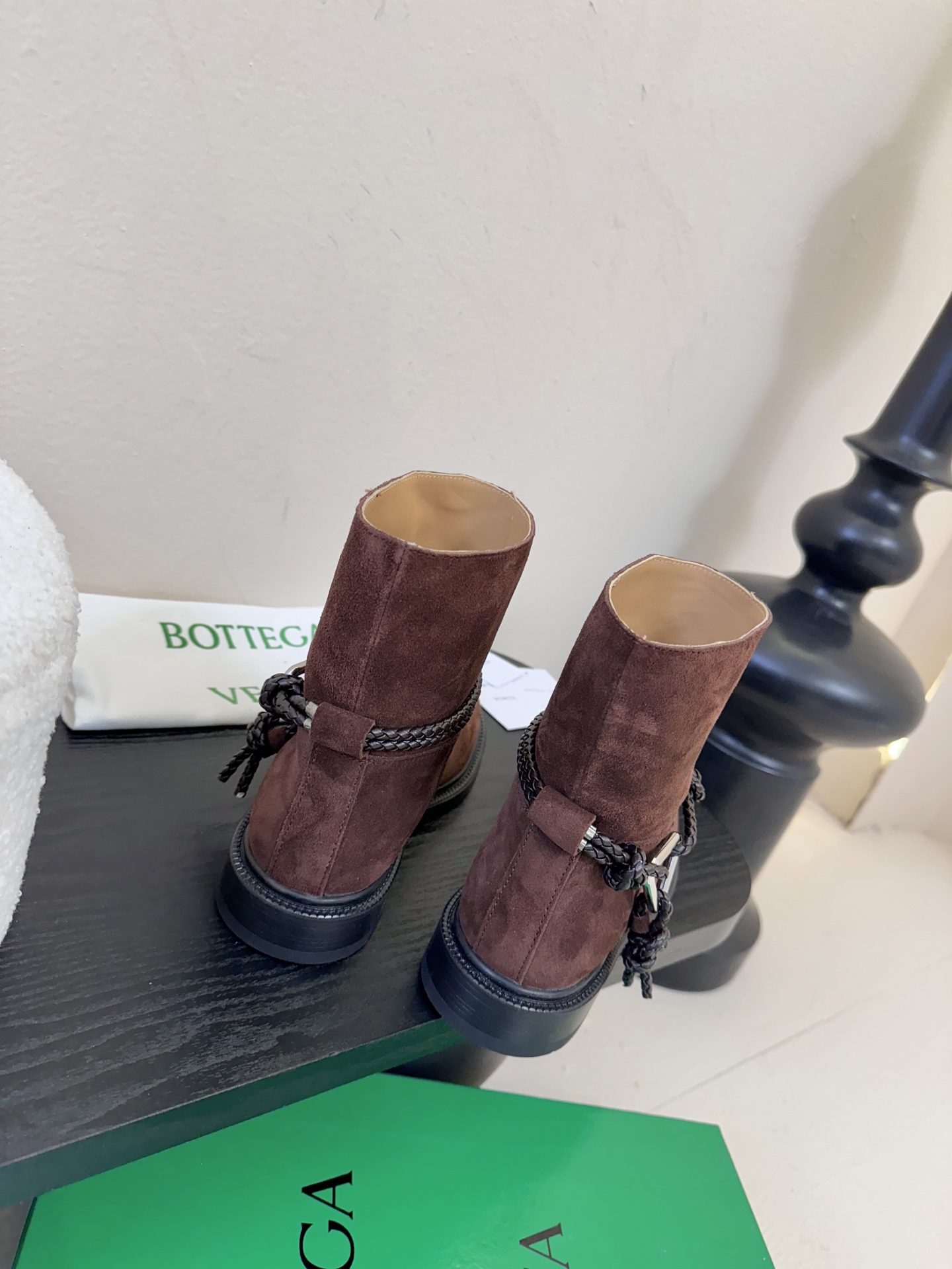 长靴短靴Bottega Veneta BV一脚蹬时尚 短靴 骑士靴太酷了 一眼就爱上，这双绳结靴必须锁死