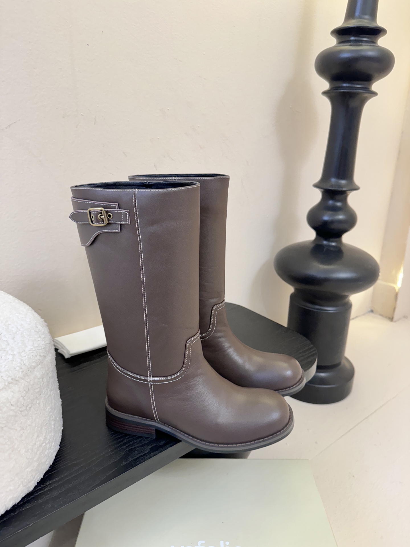 UNFOLIO 𝟐𝟓𝐀𝐖秋冬新品unfolio骑士靴｜把“复古酷感”穿成秋冬标配油蜡皮质感自带复古滤镜 