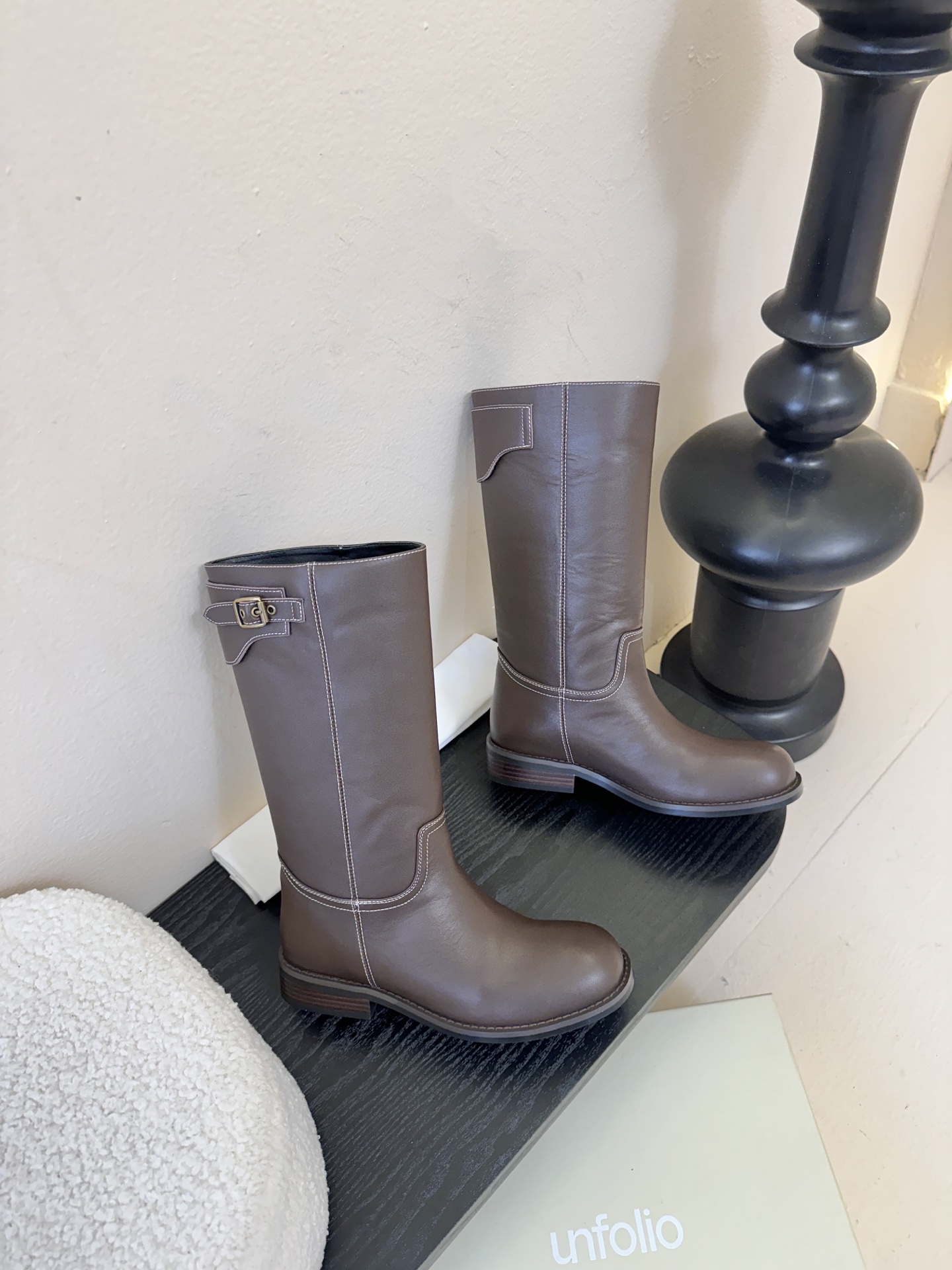 UNFOLIO 𝟐𝟓𝐀𝐖秋冬新品unfolio骑士靴｜把“复古酷感”穿成秋冬标配油蜡皮质感自带复古滤镜 
