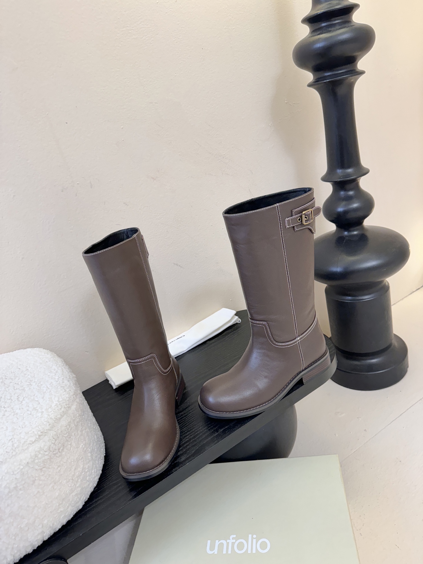 UNFOLIO 𝟐𝟓𝐀𝐖秋冬新品unfolio骑士靴｜把“复古酷感”穿成秋冬标配油蜡皮质感自带复古滤镜 