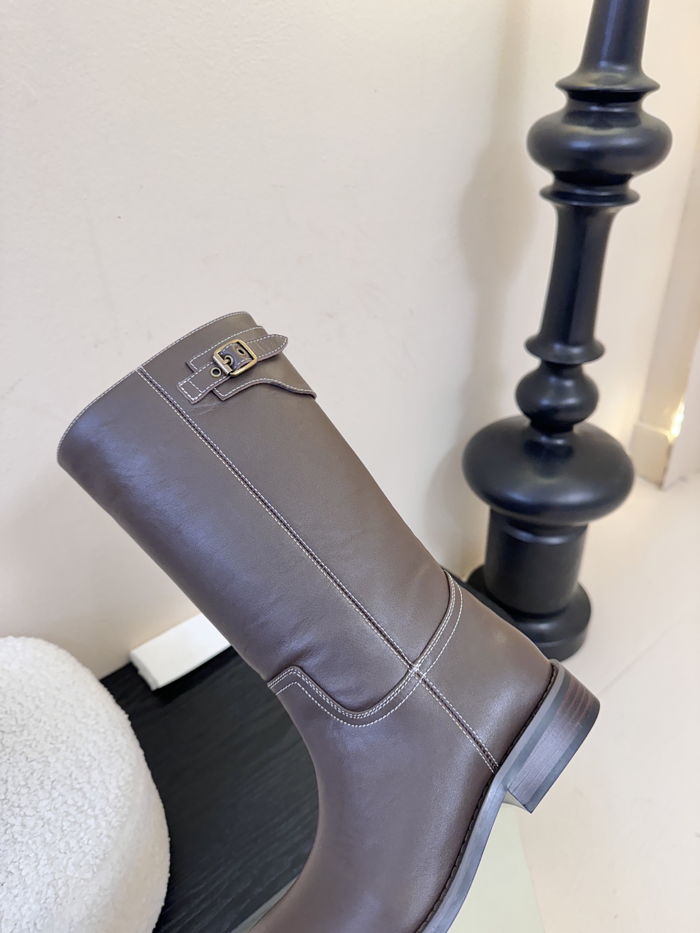 UNFOLIO 𝟐𝟓𝐀𝐖秋冬新品unfolio骑士靴｜把“复古酷感”穿成秋冬标配油蜡皮质感自带复古滤镜 