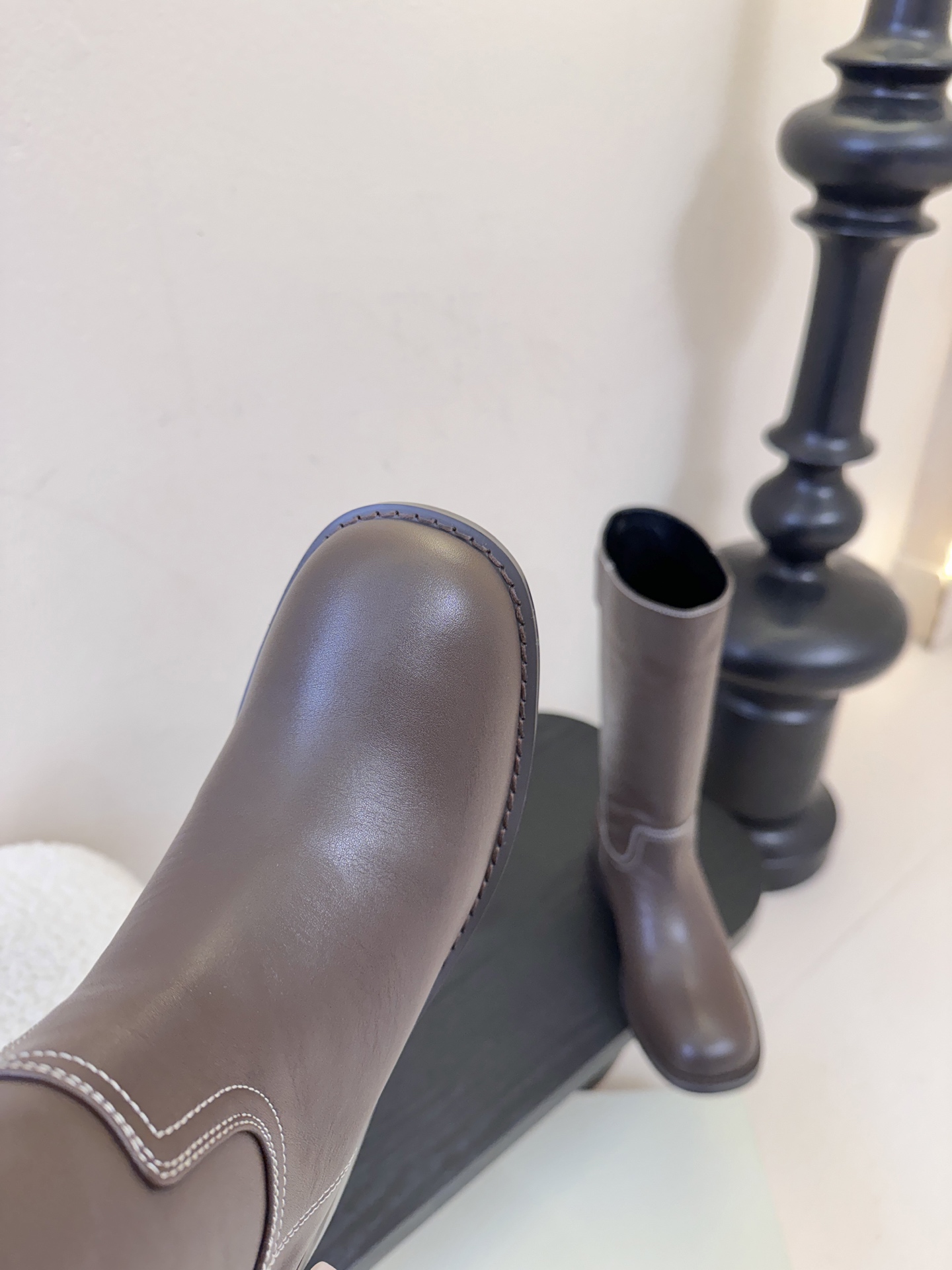 UNFOLIO 𝟐𝟓𝐀𝐖秋冬新品unfolio骑士靴｜把“复古酷感”穿成秋冬标配油蜡皮质感自带复古滤镜 