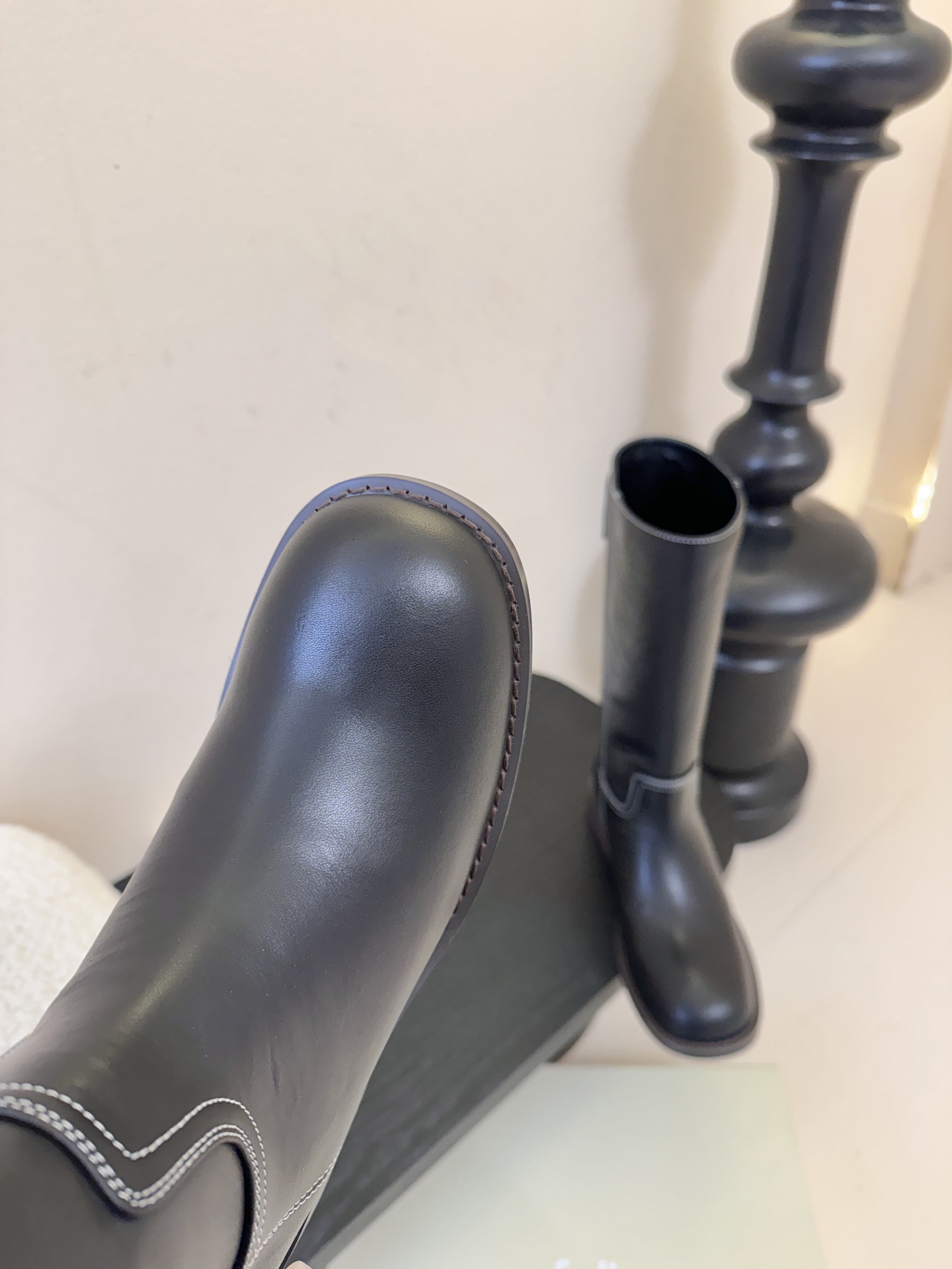 UNFOLIO 𝟐𝟓𝐀𝐖秋冬新品unfolio骑士靴｜把“复古酷感”穿成秋冬标配油蜡皮质感自带复古滤镜 