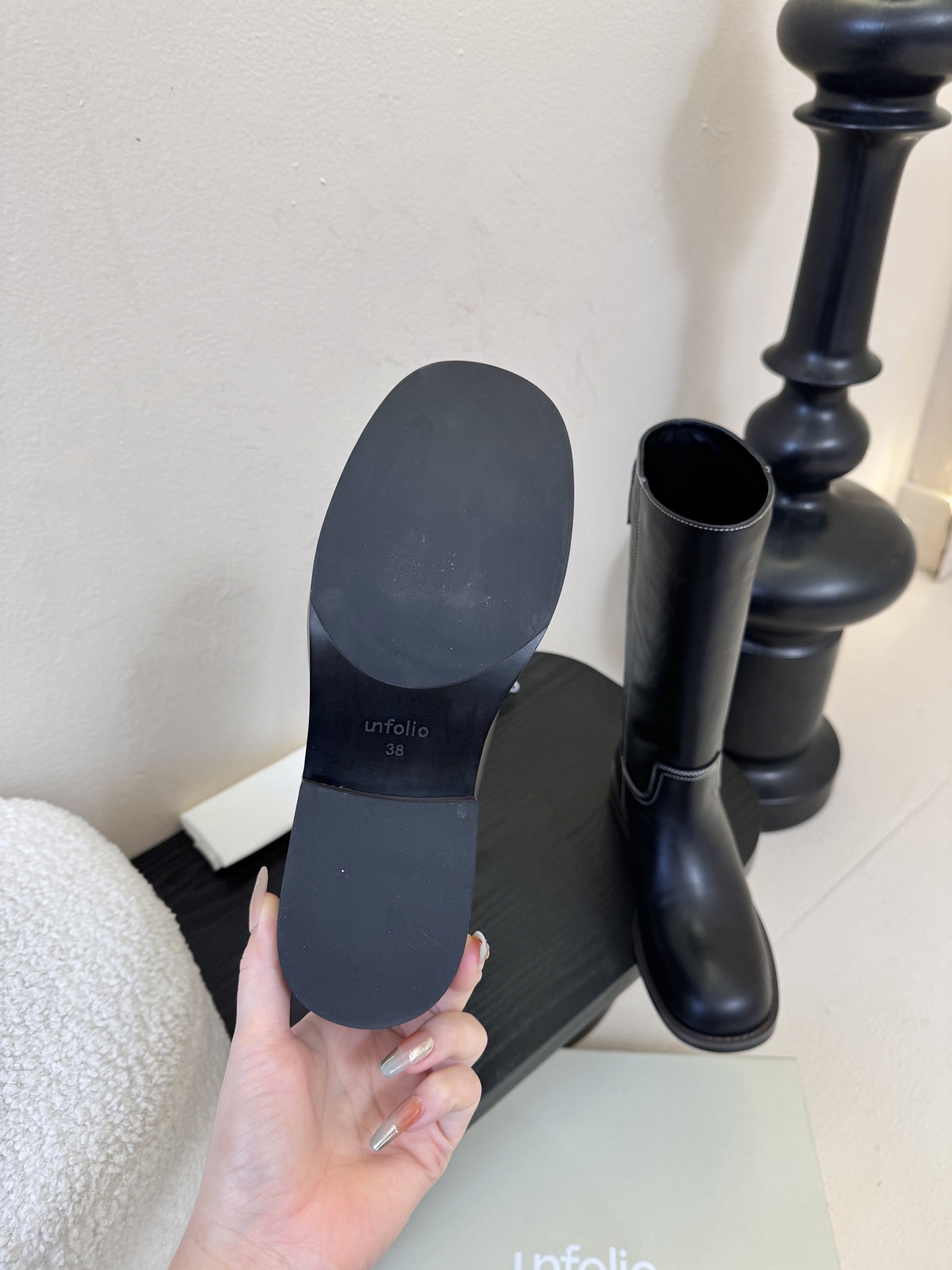 UNFOLIO 𝟐𝟓𝐀𝐖秋冬新品unfolio骑士靴｜把“复古酷感”穿成秋冬标配油蜡皮质感自带复古滤镜 