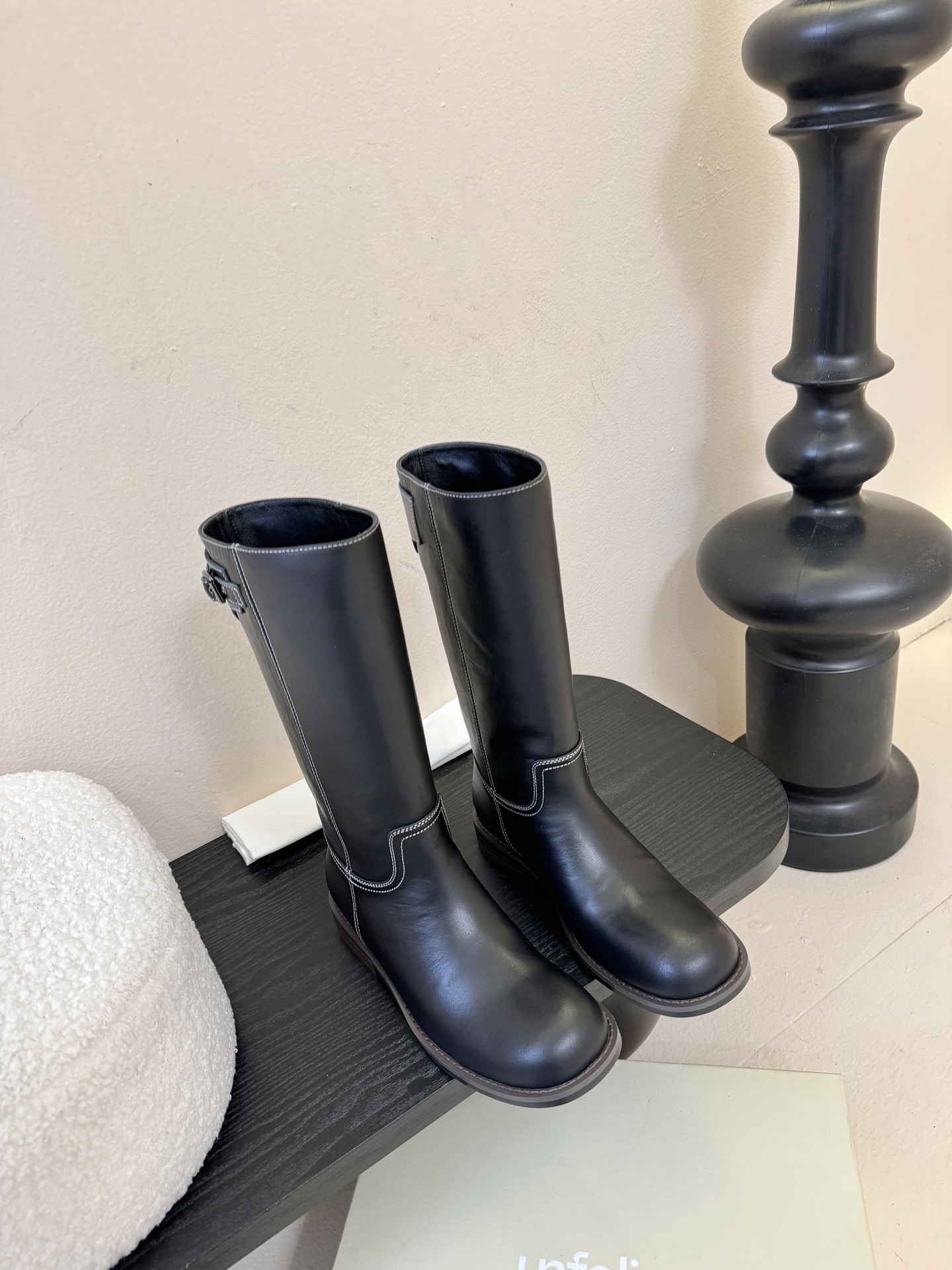 UNFOLIO 𝟐𝟓𝐀𝐖秋冬新品unfolio骑士靴｜把“复古酷感”穿成秋冬标配油蜡皮质感自带复古滤镜 