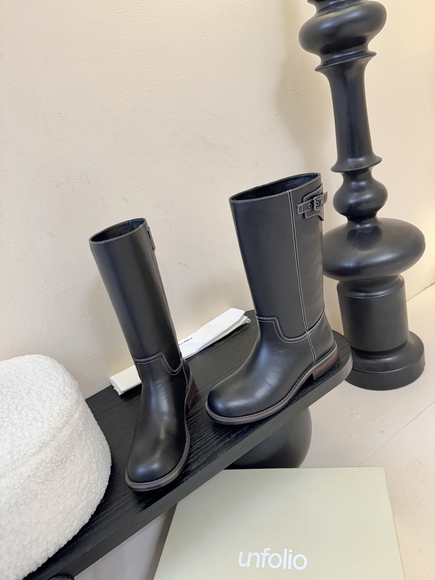 UNFOLIO 𝟐𝟓𝐀𝐖秋冬新品unfolio骑士靴｜把“复古酷感”穿成秋冬标配油蜡皮质感自带复古滤镜 