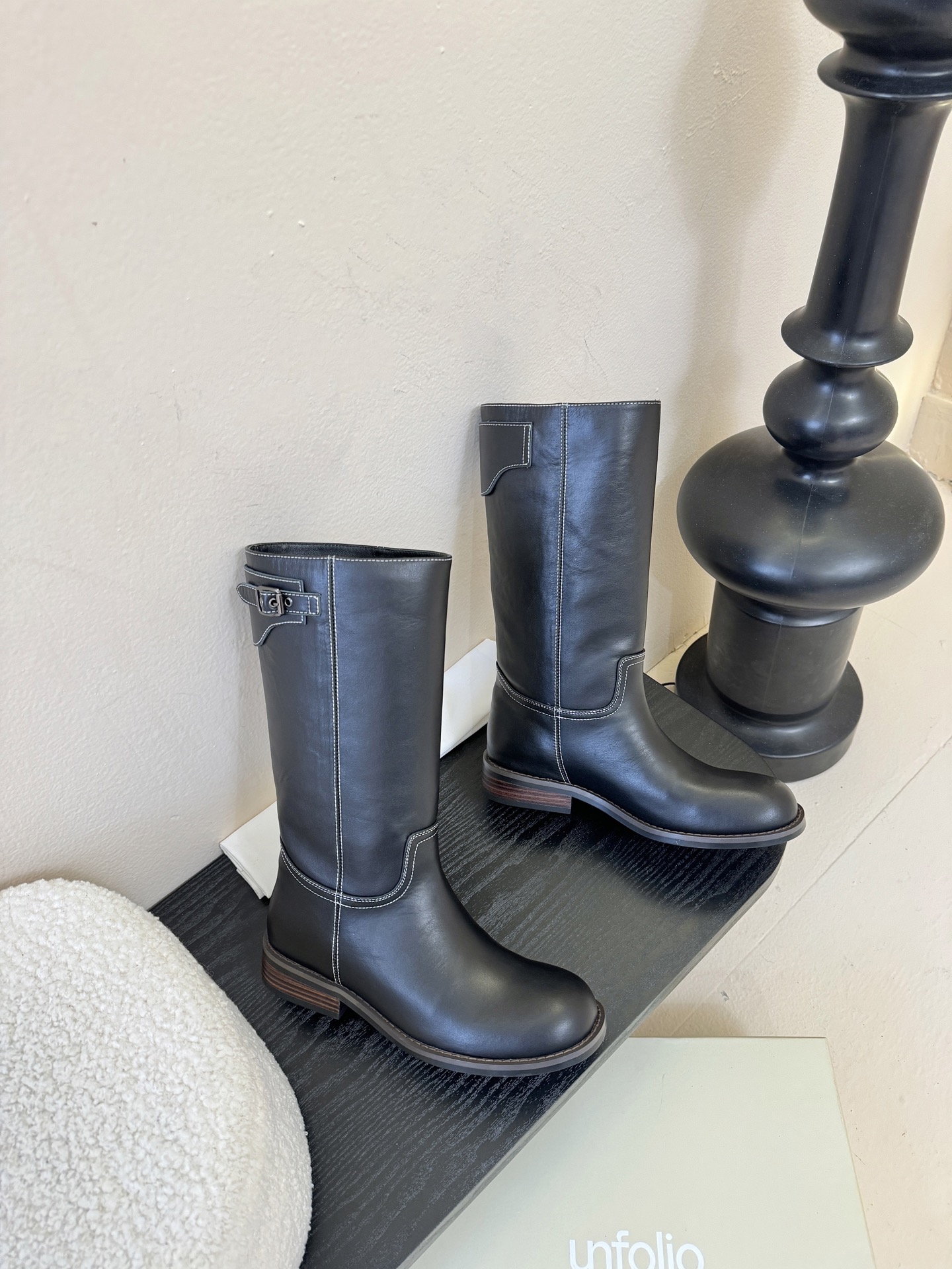 UNFOLIO 𝟐𝟓𝐀𝐖秋冬新品unfolio骑士靴｜把“复古酷感”穿成秋冬标配油蜡皮质感自带复古滤镜 