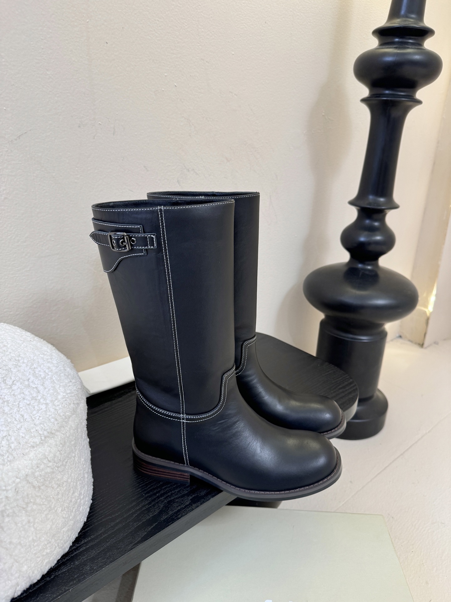 UNFOLIO 𝟐𝟓𝐀𝐖秋冬新品unfolio骑士靴｜把“复古酷感”穿成秋冬标配油蜡皮质感自带复古滤镜 