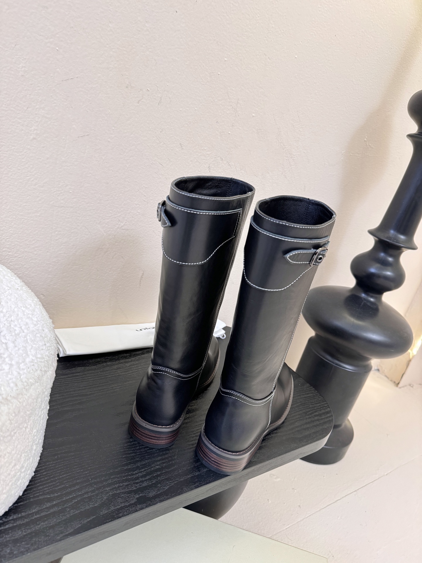 UNFOLIO 𝟐𝟓𝐀𝐖秋冬新品unfolio骑士靴｜把“复古酷感”穿成秋冬标配油蜡皮质感自带复古滤镜 