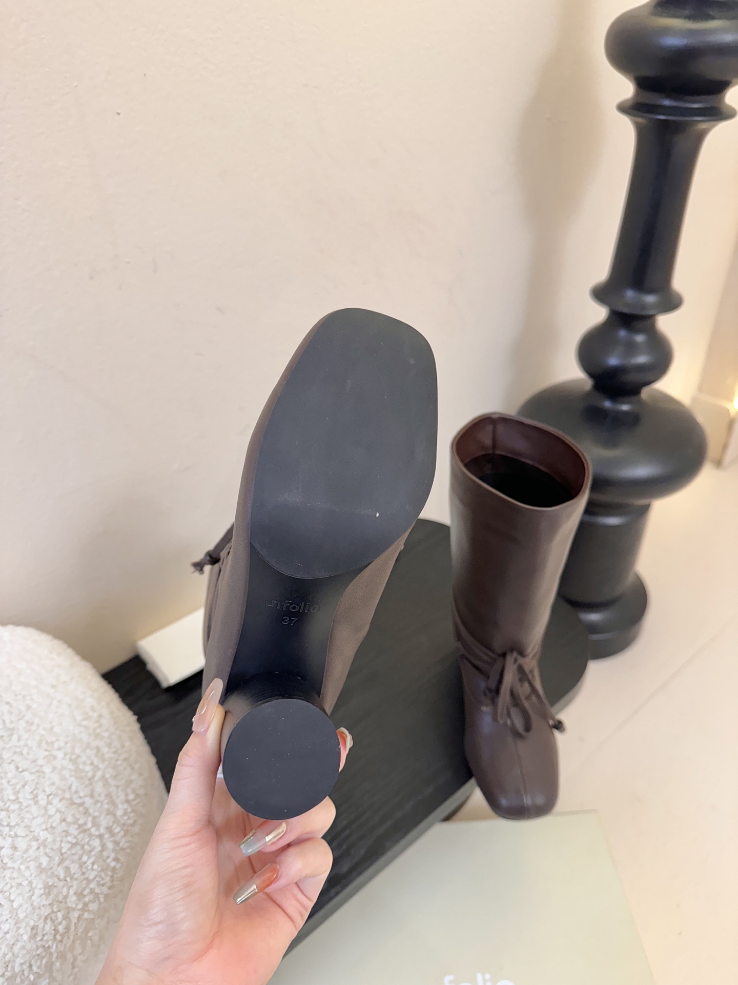 UNFOLIO 𝟐𝟓𝐀𝐖秋冬新品unfolio褶皱绑带靴｜把“暗黑高级感”焊在秋冬穿搭里柔滑皮革揉出随性