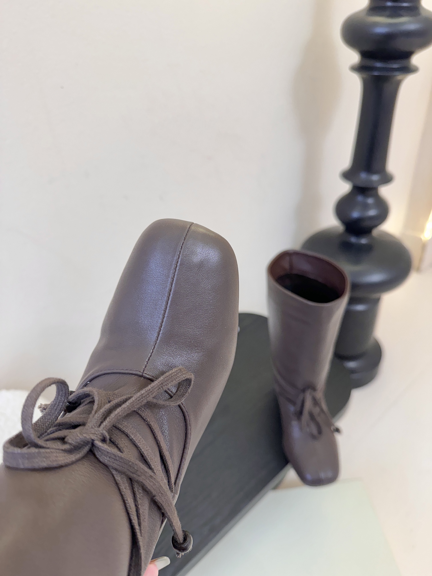 UNFOLIO 𝟐𝟓𝐀𝐖秋冬新品unfolio褶皱绑带靴｜把“暗黑高级感”焊在秋冬穿搭里柔滑皮革揉出随性