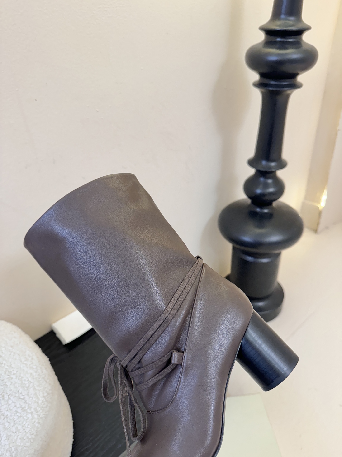 UNFOLIO 𝟐𝟓𝐀𝐖秋冬新品unfolio褶皱绑带靴｜把“暗黑高级感”焊在秋冬穿搭里柔滑皮革揉出随性