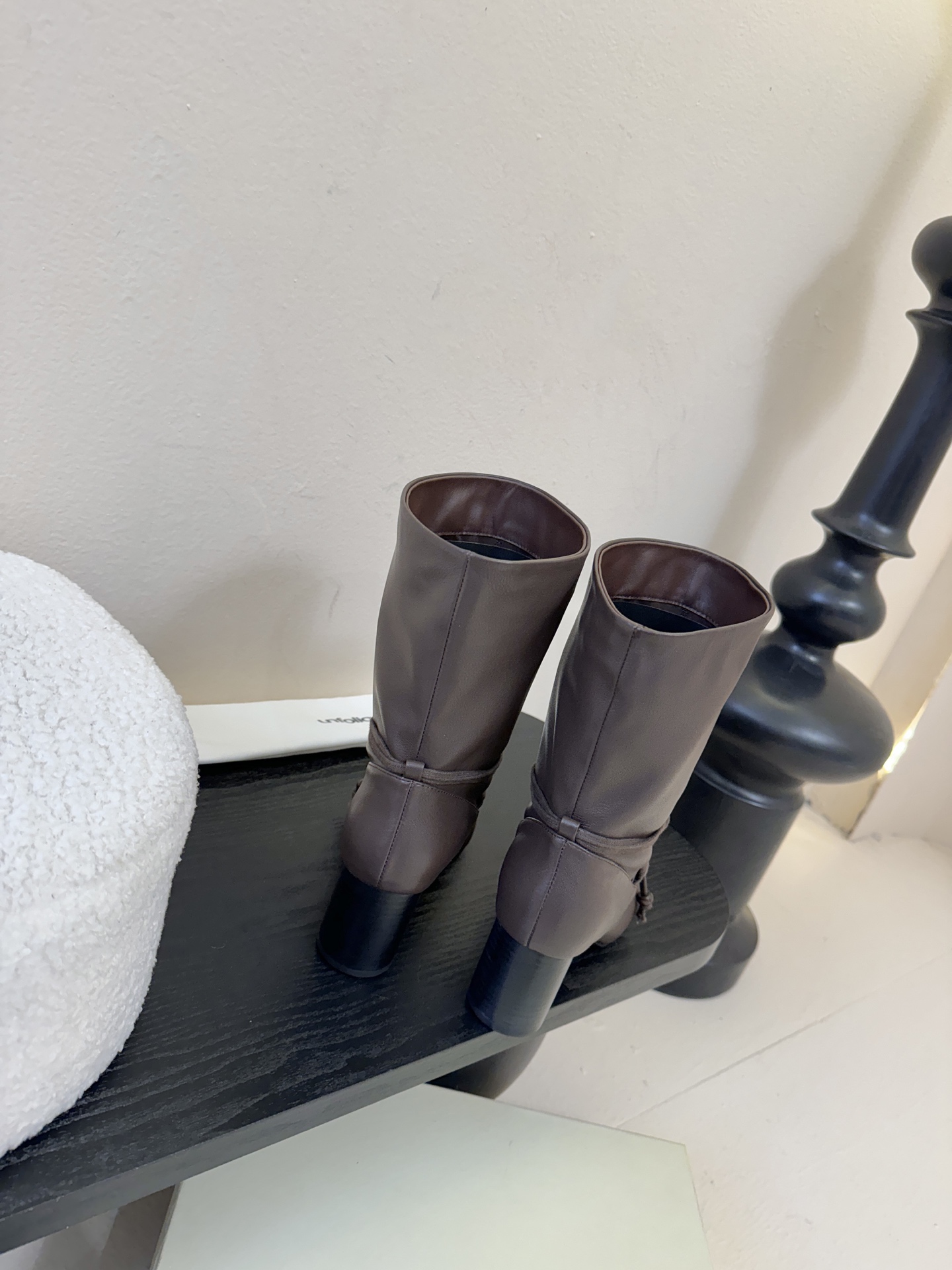 UNFOLIO 𝟐𝟓𝐀𝐖秋冬新品unfolio褶皱绑带靴｜把“暗黑高级感”焊在秋冬穿搭里柔滑皮革揉出随性