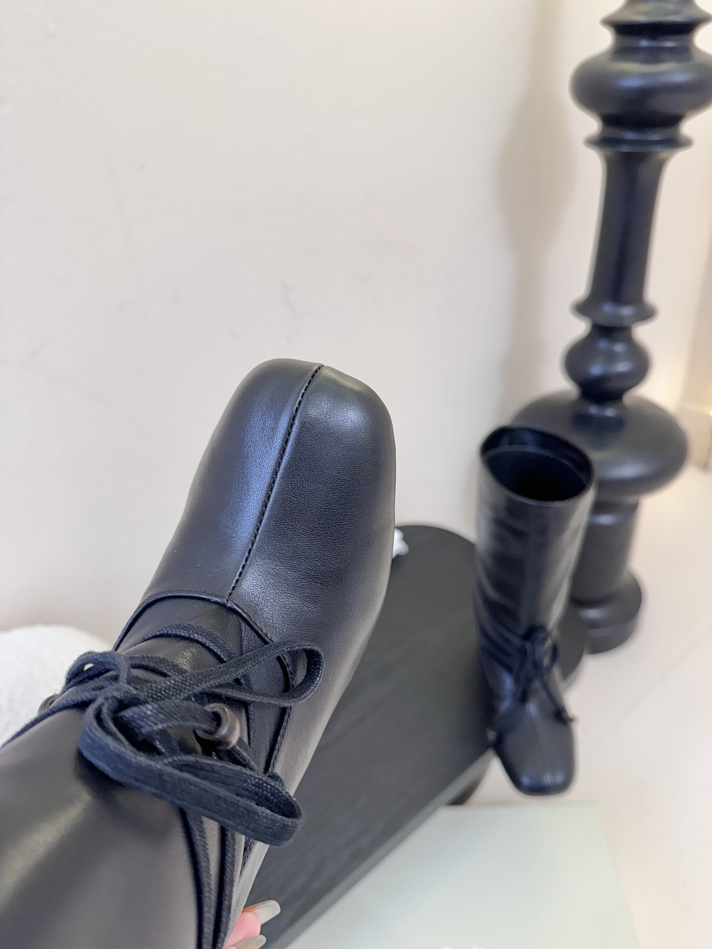 UNFOLIO 𝟐𝟓𝐀𝐖秋冬新品unfolio褶皱绑带靴｜把“暗黑高级感”焊在秋冬穿搭里柔滑皮革揉出随性