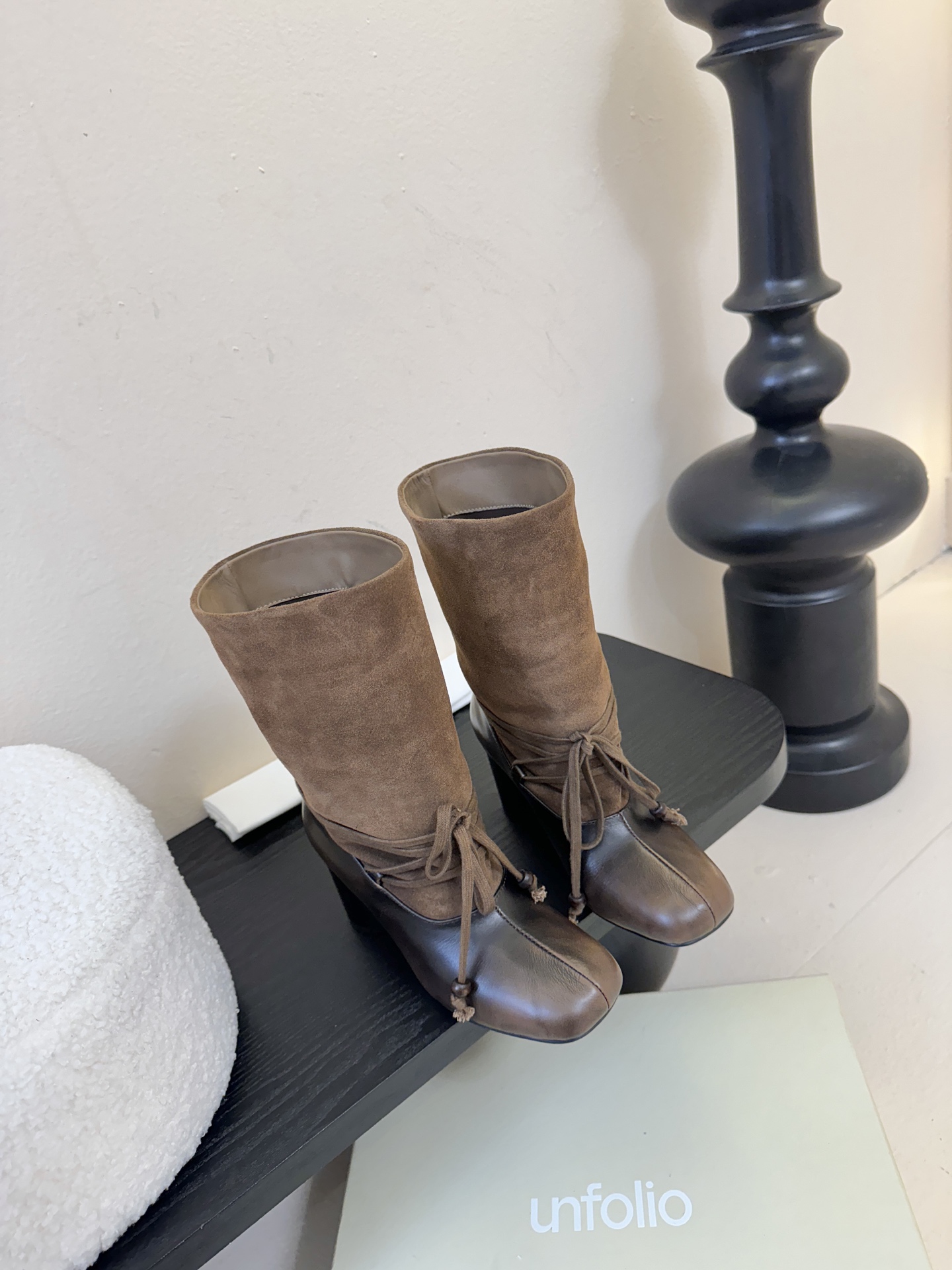 UNFOLIO 𝟐𝟓𝐀𝐖秋冬新品unfolio褶皱绑带靴｜把“暗黑高级感”焊在秋冬穿搭里柔滑皮革揉出随性