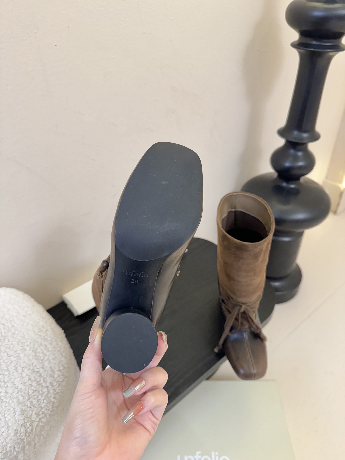 UNFOLIO 𝟐𝟓𝐀𝐖秋冬新品unfolio褶皱绑带靴｜把“暗黑高级感”焊在秋冬穿搭里柔滑皮革揉出随性