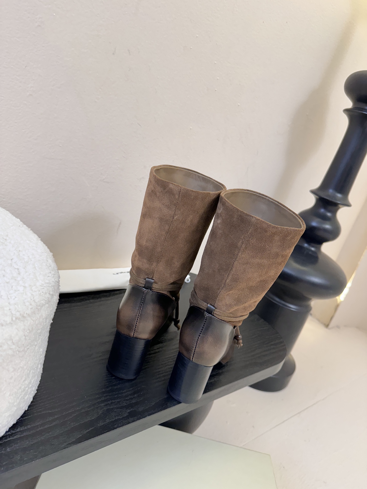 UNFOLIO 𝟐𝟓𝐀𝐖秋冬新品unfolio褶皱绑带靴｜把“暗黑高级感”焊在秋冬穿搭里柔滑皮革揉出随性