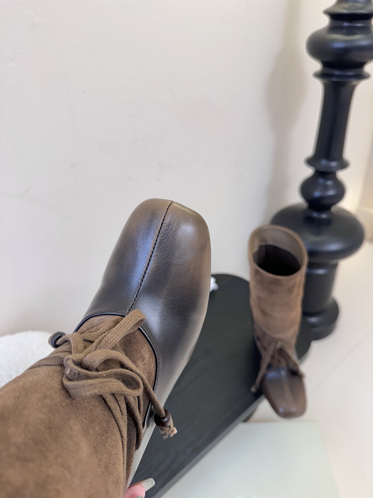 UNFOLIO 𝟐𝟓𝐀𝐖秋冬新品unfolio褶皱绑带靴｜把“暗黑高级感”焊在秋冬穿搭里柔滑皮革揉出随性