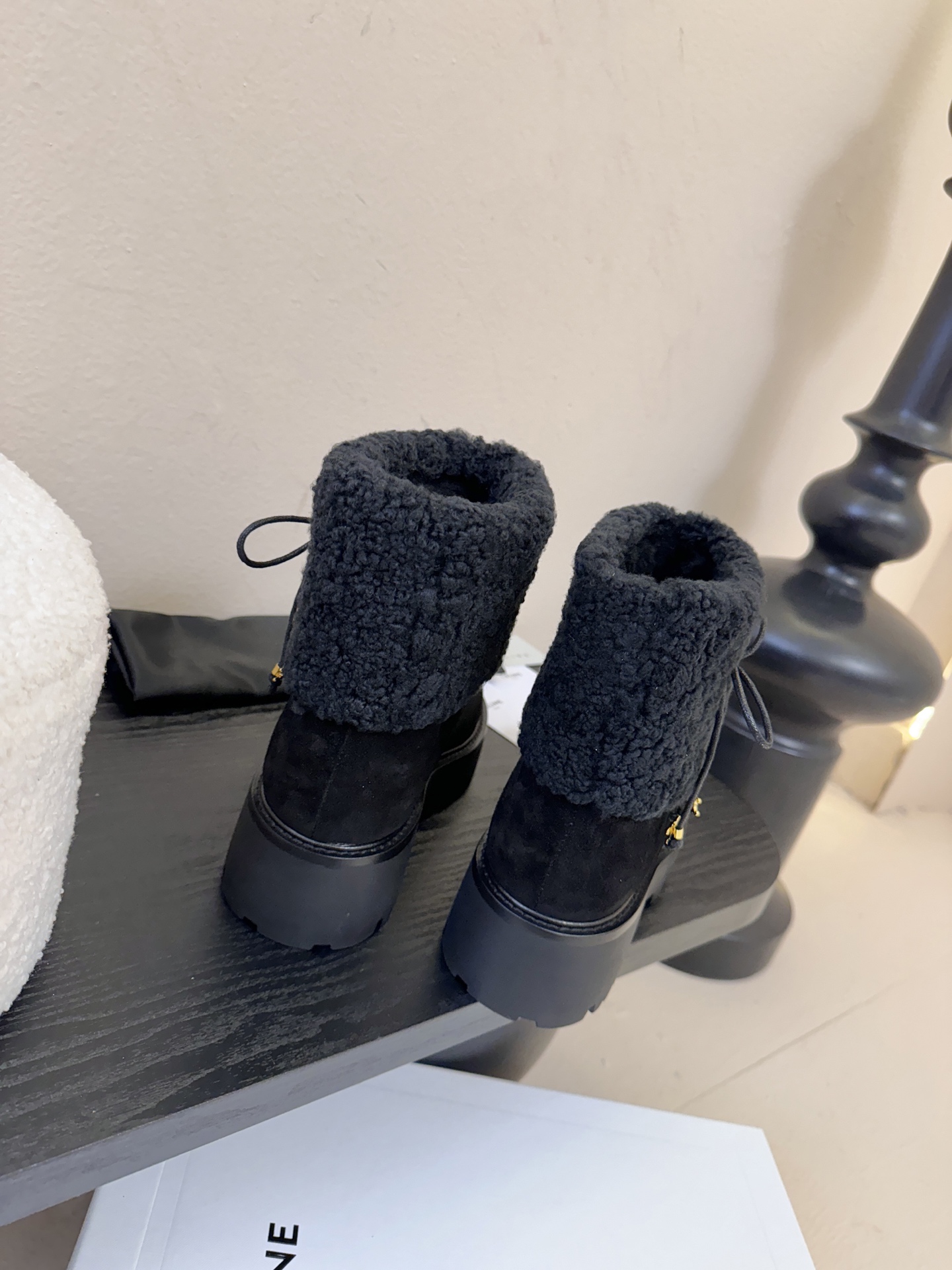 CELINE·思琳最新呈现马丁靴棉靴雪地靴系列。顶级版本后跟原版皮毛一体磨砂皮羊京3D立体logo-2，