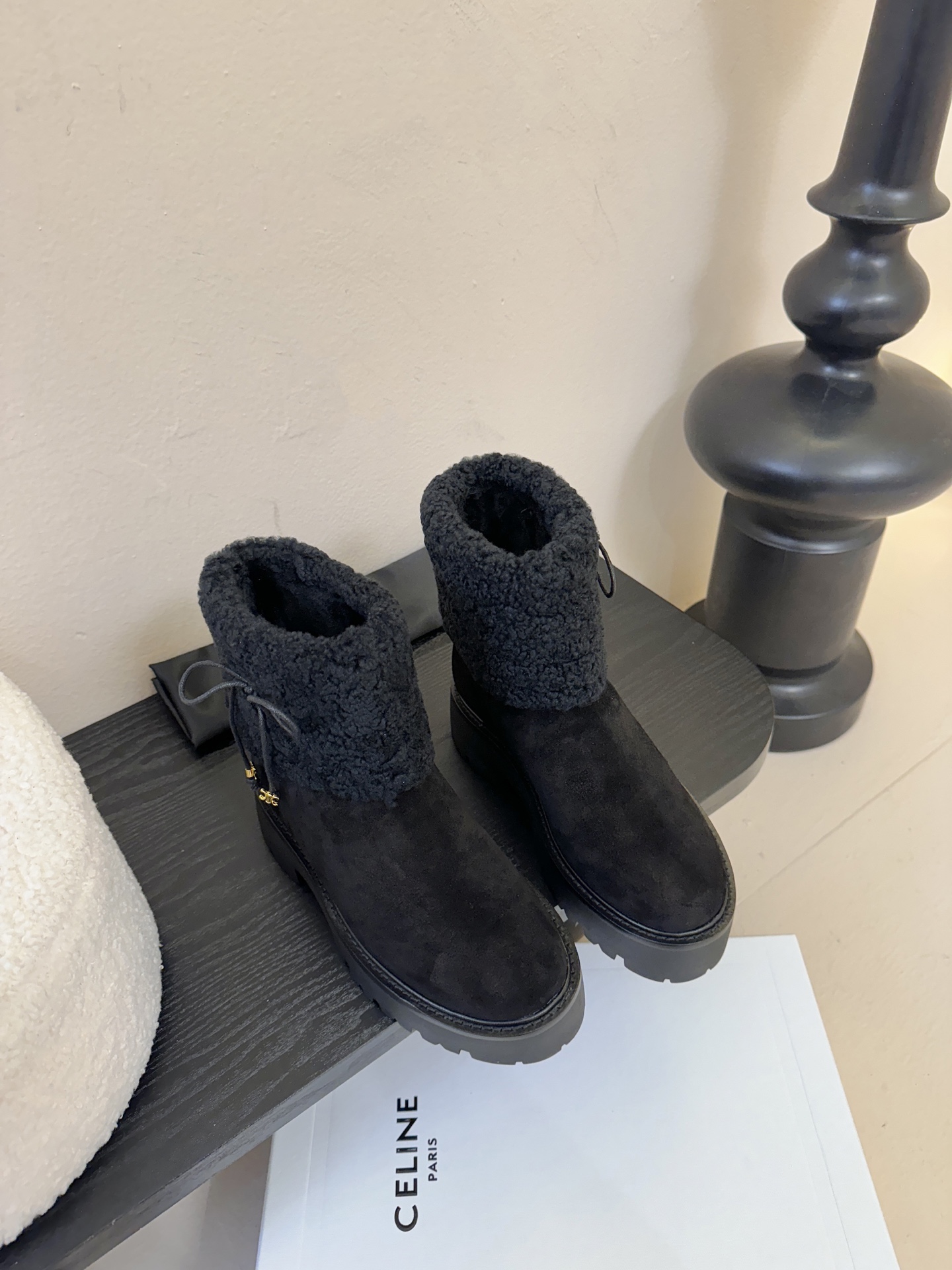CELINE·思琳最新呈现马丁靴棉靴雪地靴系列。顶级版本后跟原版皮毛一体磨砂皮羊京3D立体logo-2，