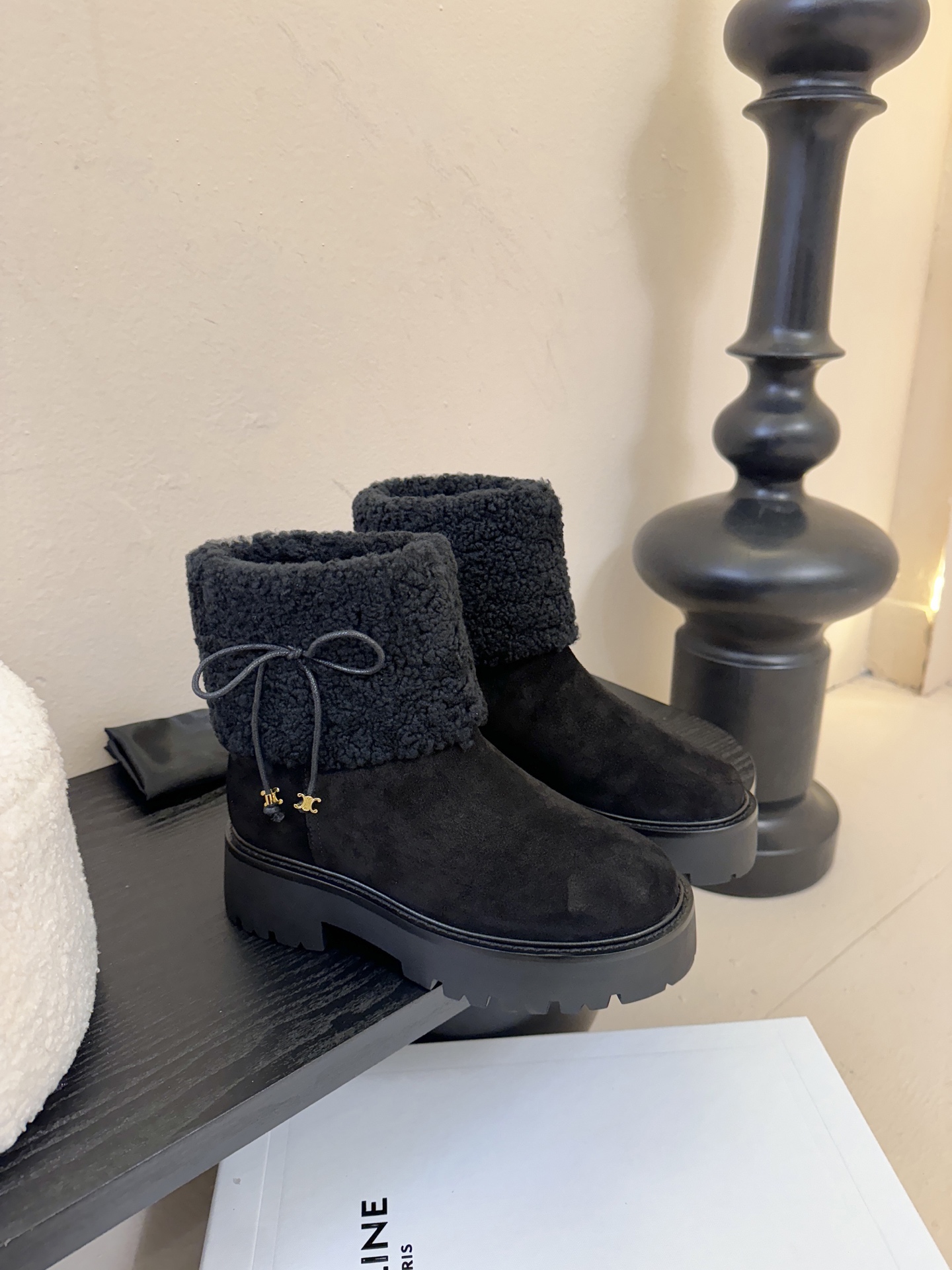 CELINE·思琳最新呈现马丁靴棉靴雪地靴系列。顶级版本后跟原版皮毛一体磨砂皮羊京3D立体logo-2，