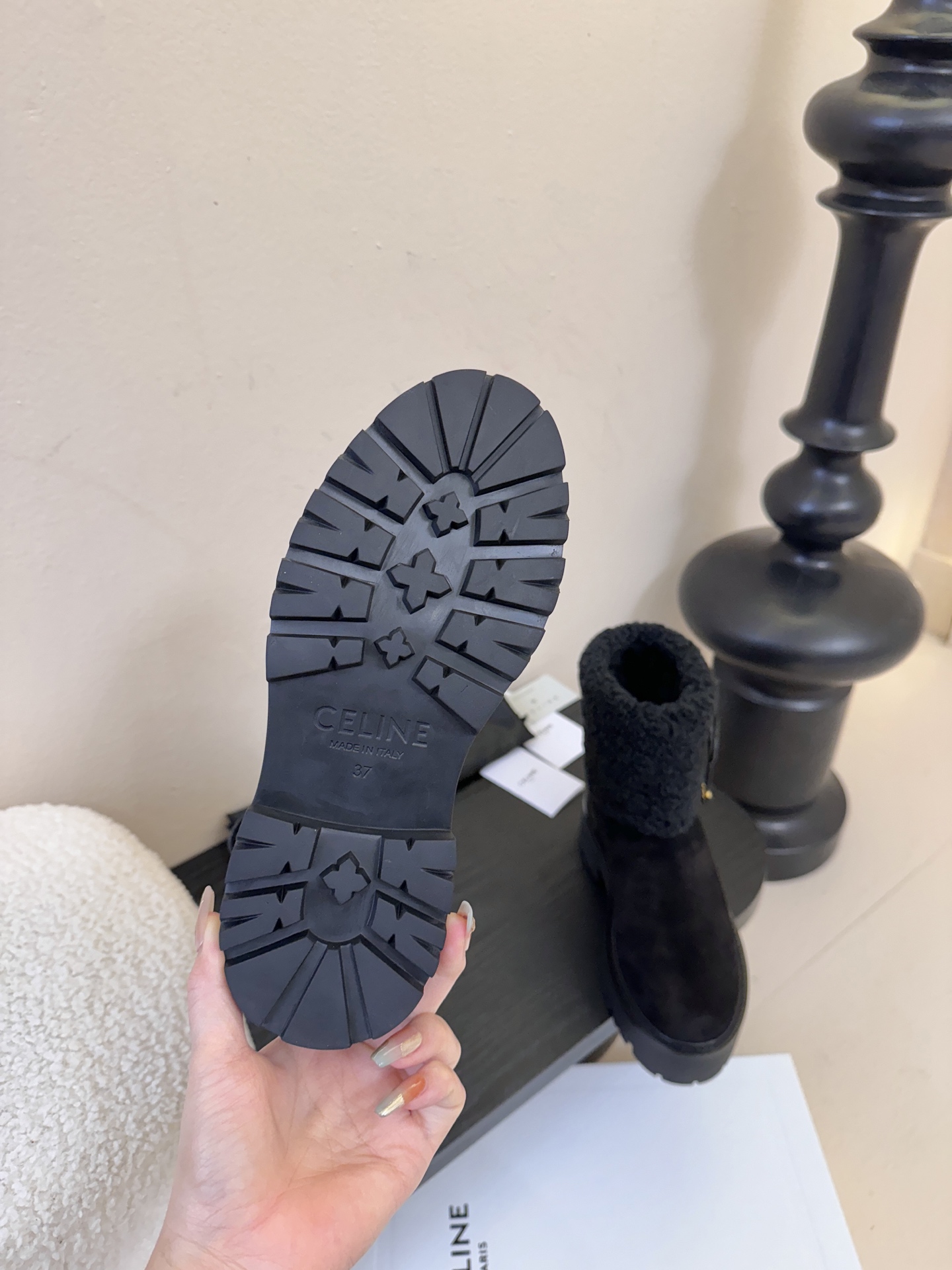 CELINE·思琳最新呈现马丁靴棉靴雪地靴系列。顶级版本后跟原版皮毛一体磨砂皮羊京3D立体logo-2，