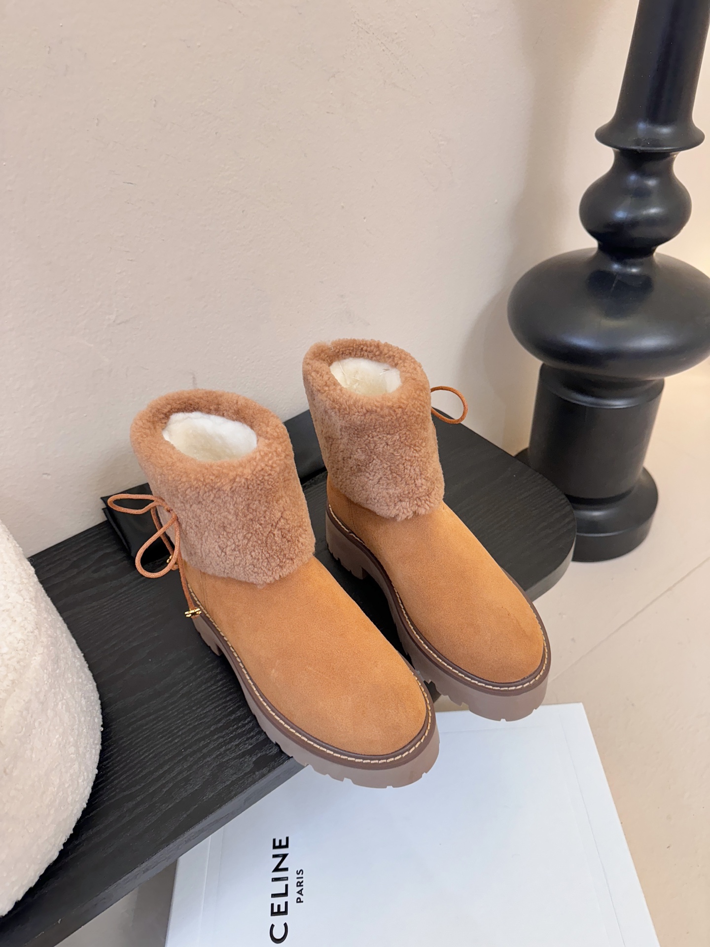 CELINE·思琳最新呈现马丁靴棉靴雪地靴系列。顶级版本后跟原版皮毛一体磨砂皮羊京3D立体logo-2，