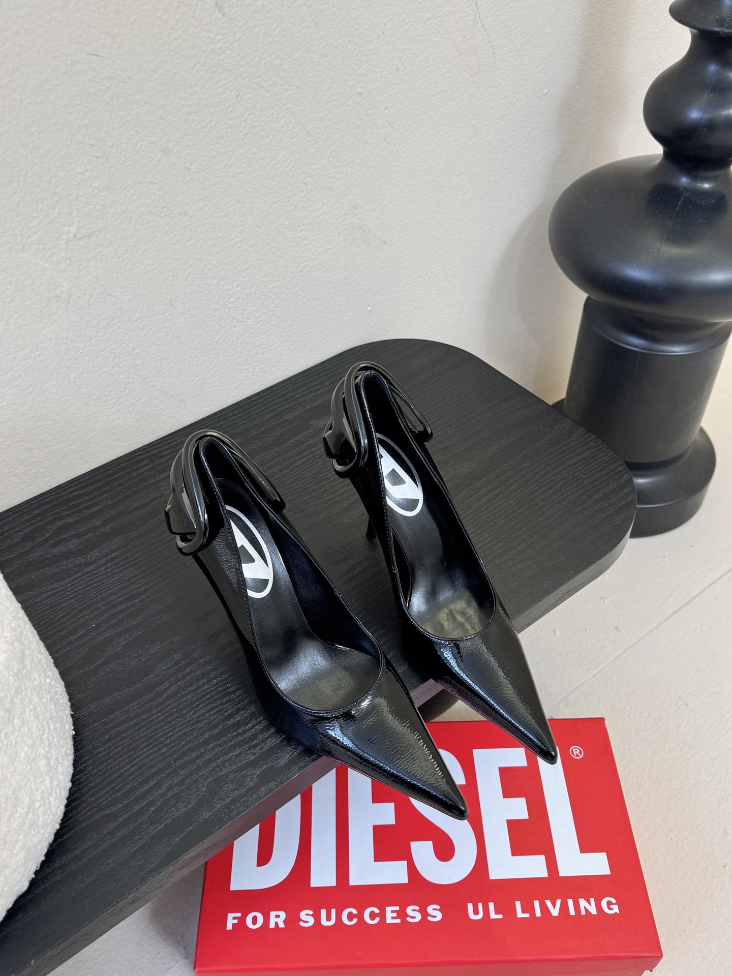 DIESEL很难不爱，好看到让我移不开眼睛时尚雷达疯狂预警❗DIESEL这波高跟鞋直接把“高级性感”焊在