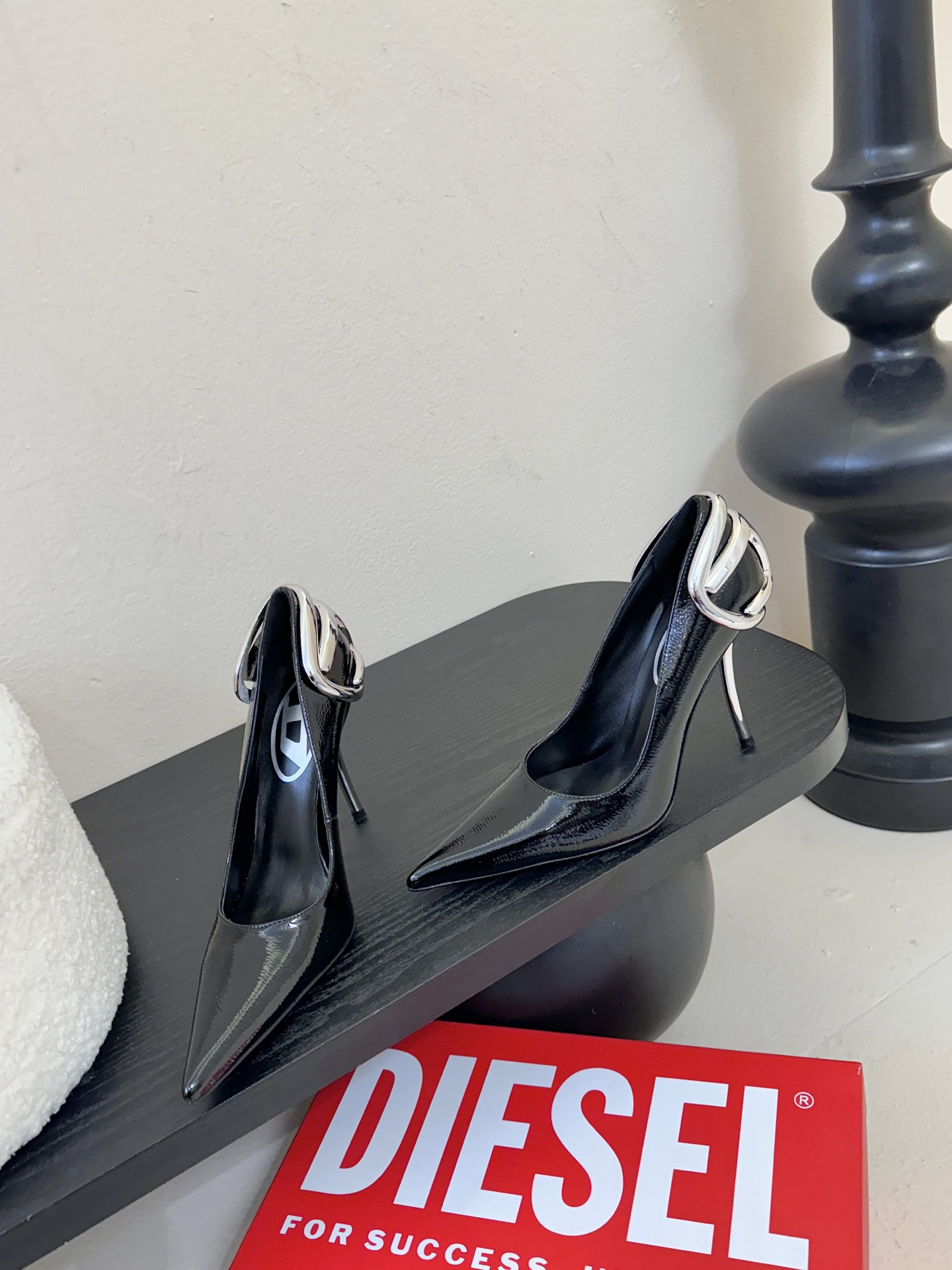 DIESEL很难不爱，好看到让我移不开眼睛时尚雷达疯狂预警❗DIESEL这波高跟鞋直接把“高级性感”焊在