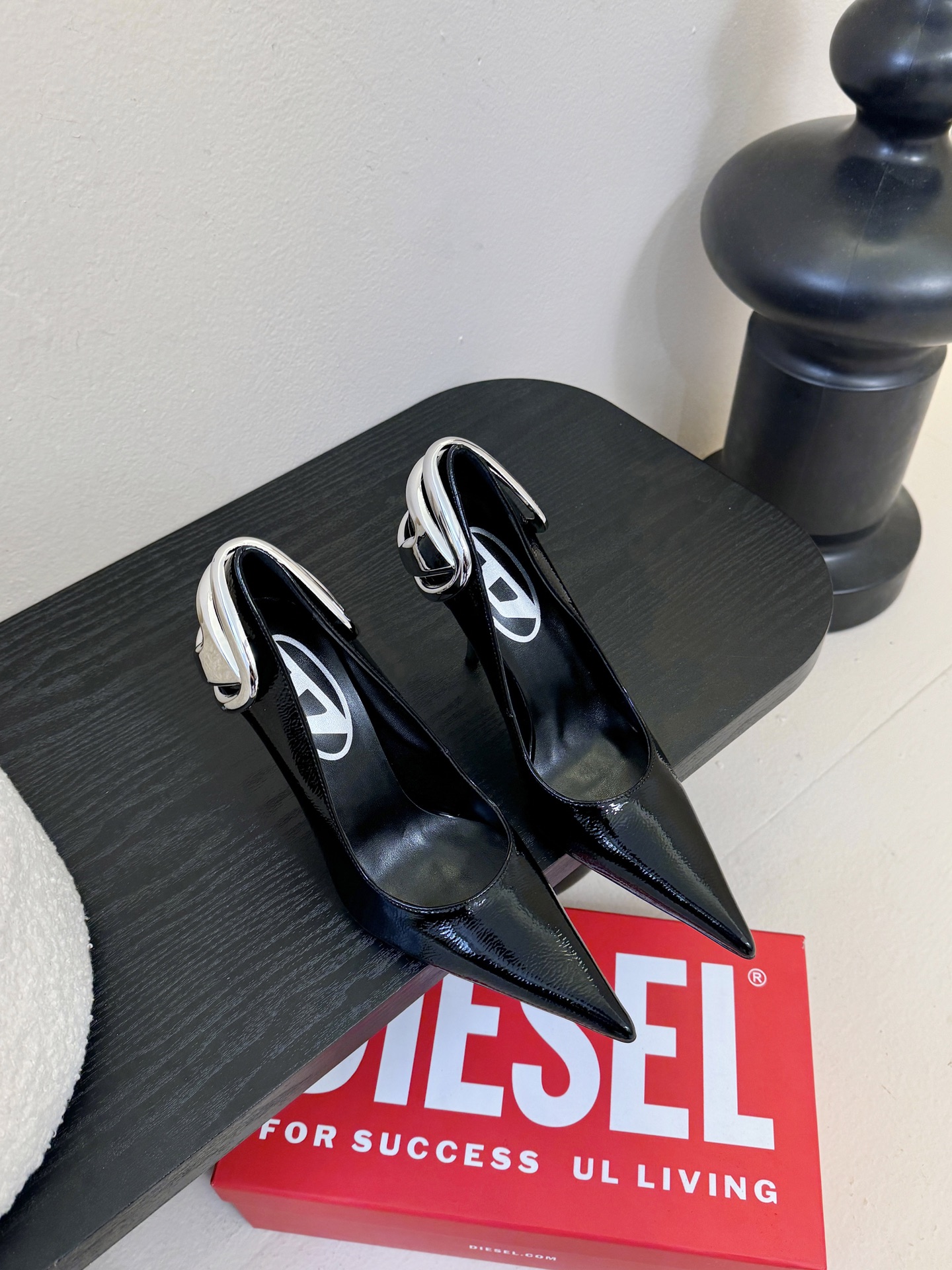 DIESEL很难不爱，好看到让我移不开眼睛时尚雷达疯狂预警❗DIESEL这波高跟鞋直接把“高级性感”焊在