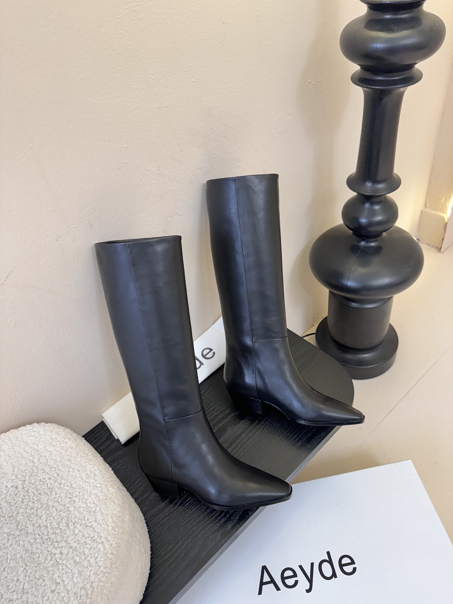 Aeyde 新款骑士长靴 超好穿的版型 非常修饰腿型 上脚实在泰酷辣 冬天搭配大衣气场十足 靴筒柔软穿着