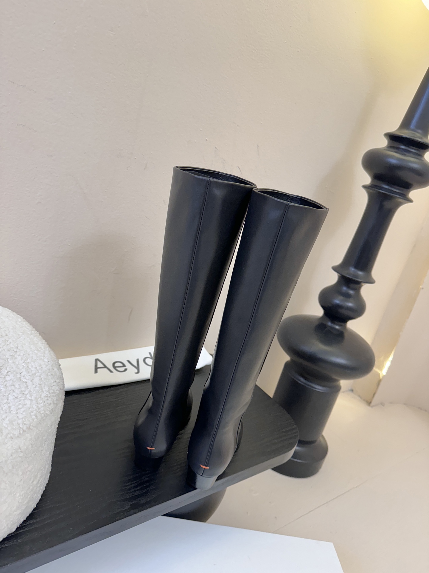 Aeyde 新款骑士长靴 超好穿的版型 非常修饰腿型 上脚实在泰酷辣 冬天搭配大衣气场十足 靴筒柔软穿着