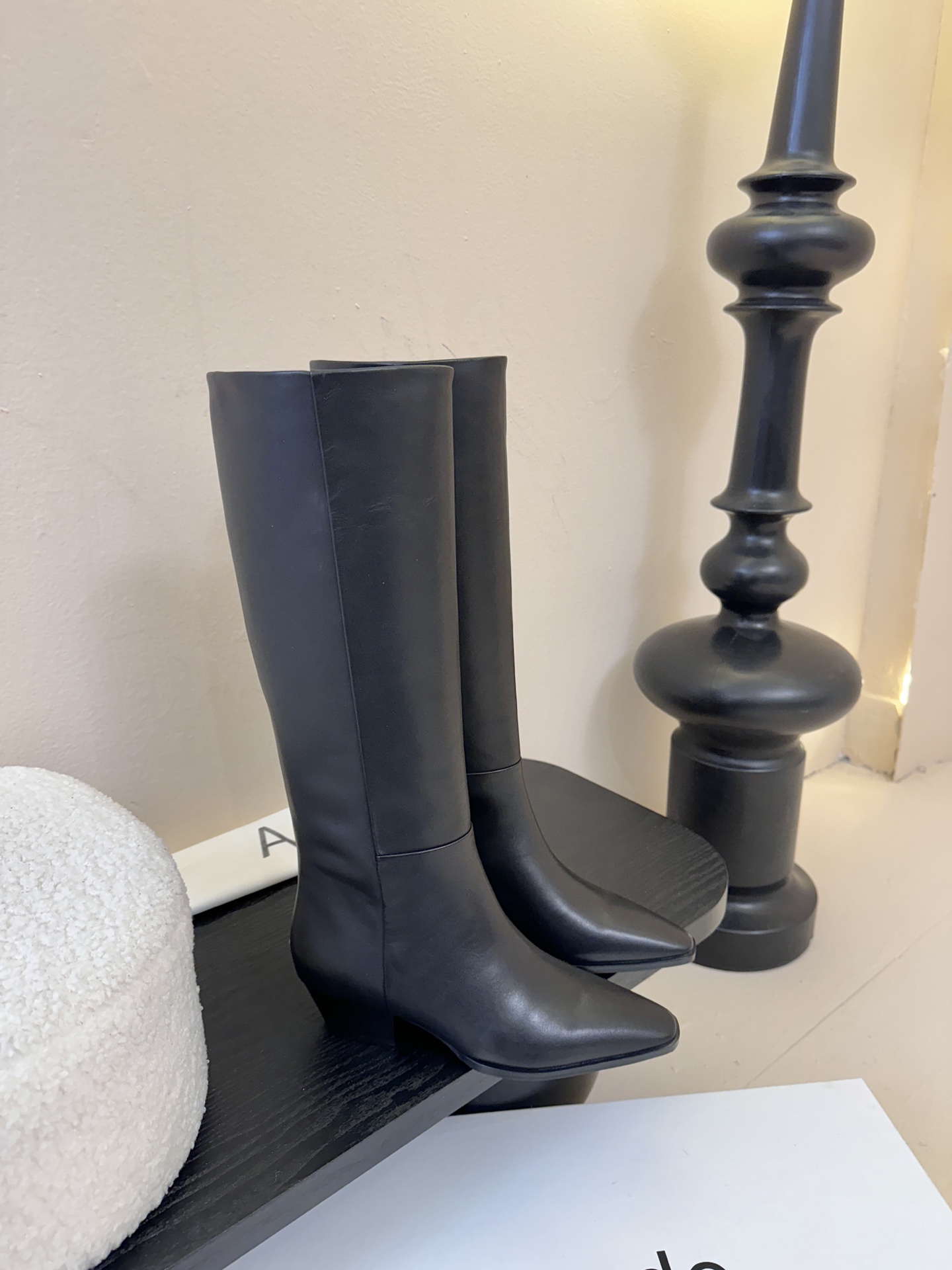 Aeyde 新款骑士长靴 超好穿的版型 非常修饰腿型 上脚实在泰酷辣 冬天搭配大衣气场十足 靴筒柔软穿着