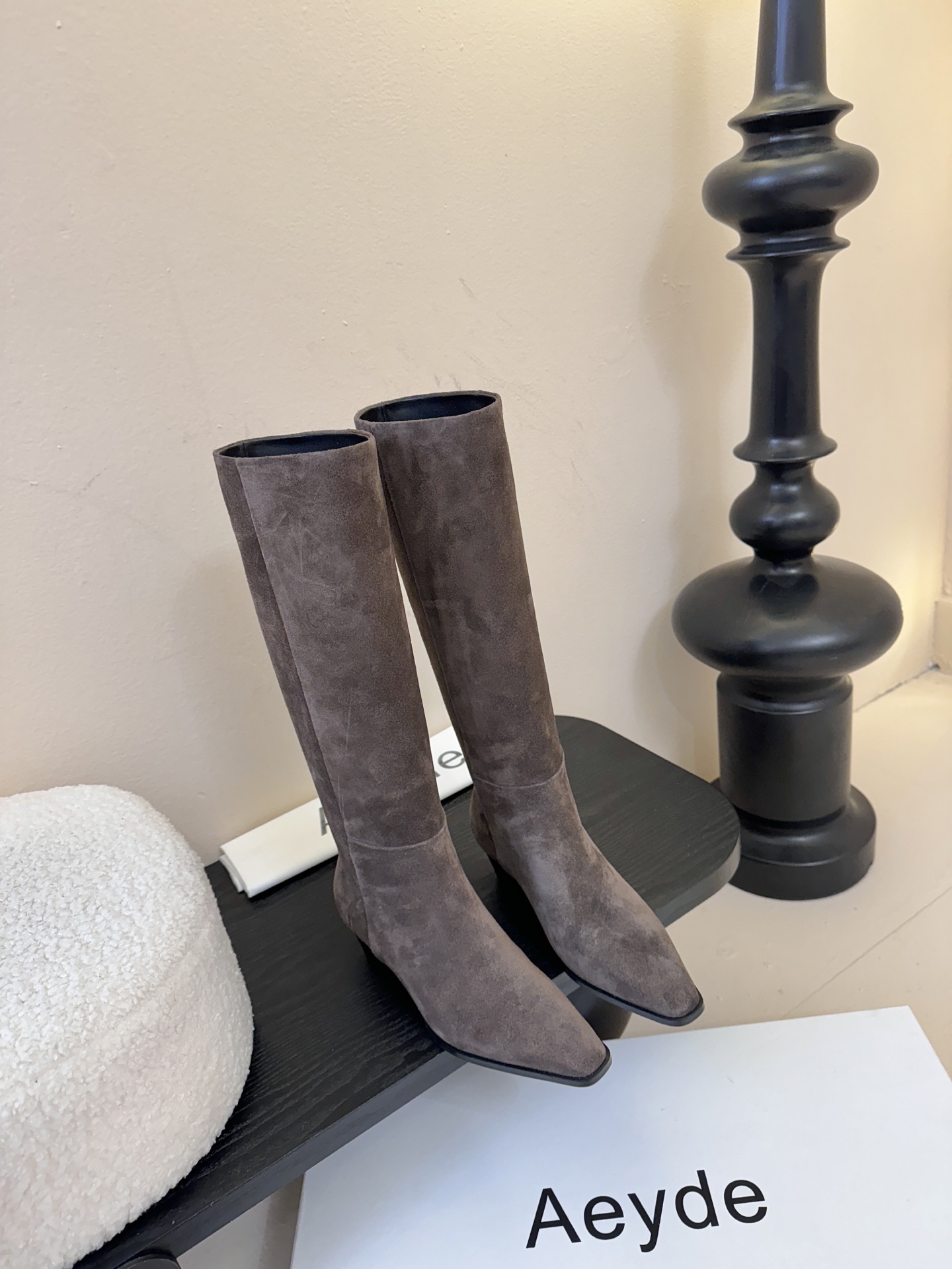 Aeyde 新款骑士长靴 超好穿的版型 非常修饰腿型 上脚实在泰酷辣 冬天搭配大衣气场十足 靴筒柔软穿着