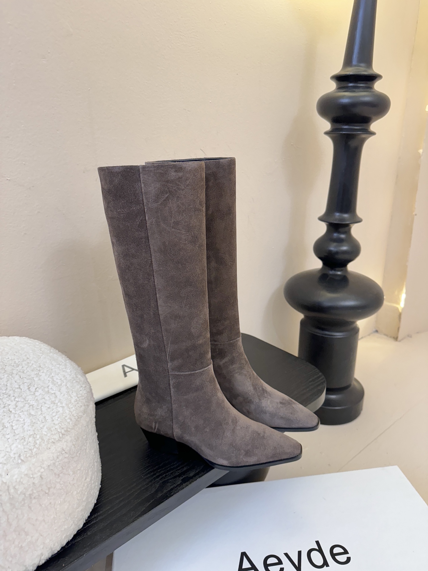 Aeyde 新款骑士长靴 超好穿的版型 非常修饰腿型 上脚实在泰酷辣 冬天搭配大衣气场十足 靴筒柔软穿着