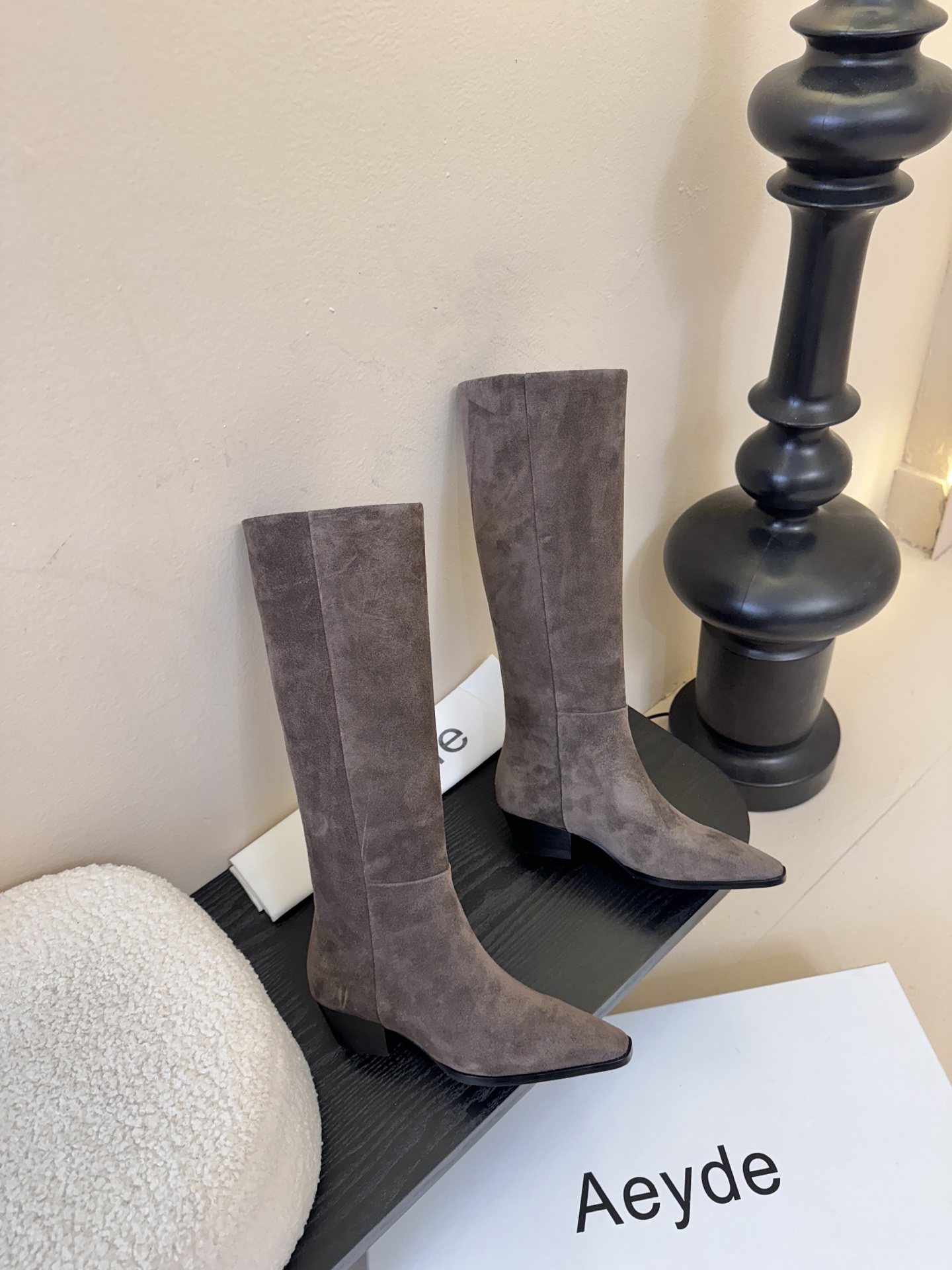 Aeyde 新款骑士长靴 超好穿的版型 非常修饰腿型 上脚实在泰酷辣 冬天搭配大衣气场十足 靴筒柔软穿着