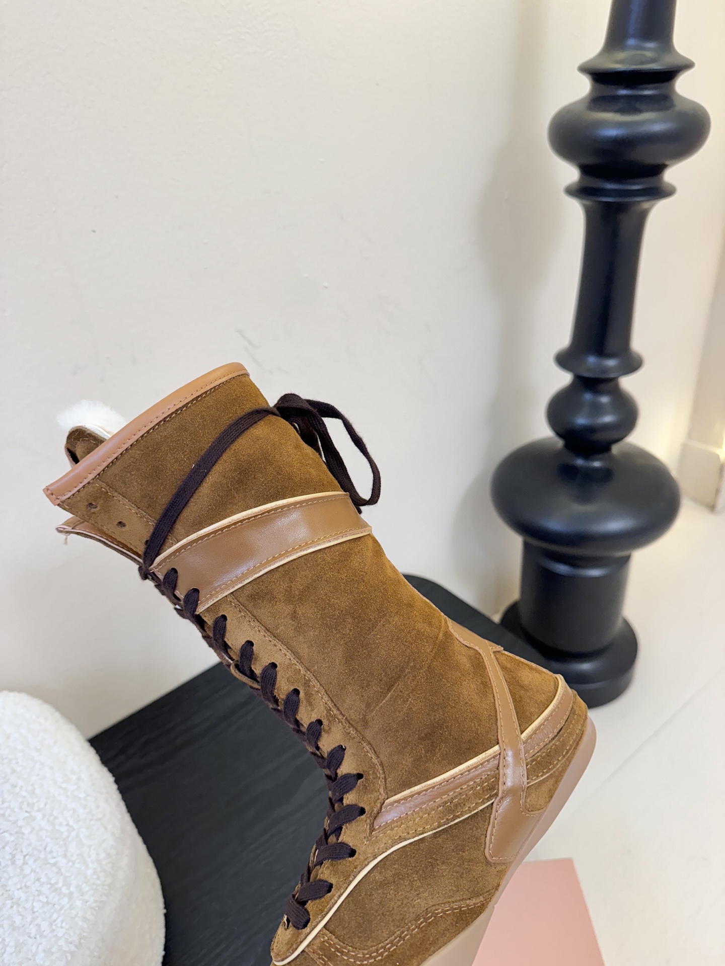 miumiu25秋冬新款雪地靴骑士靴造型，超轻原版开模鞋底，脚感妥妥满分好穿好搭，鞋面：进口磨砂内里：进