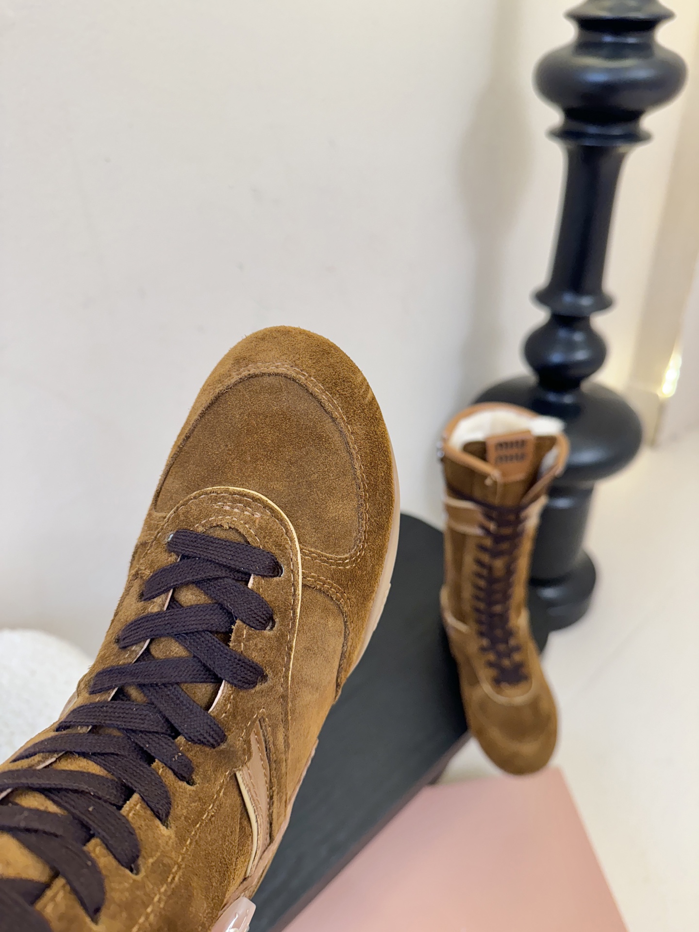 miumiu25秋冬新款雪地靴骑士靴造型，超轻原版开模鞋底，脚感妥妥满分好穿好搭，鞋面：进口磨砂内里：进