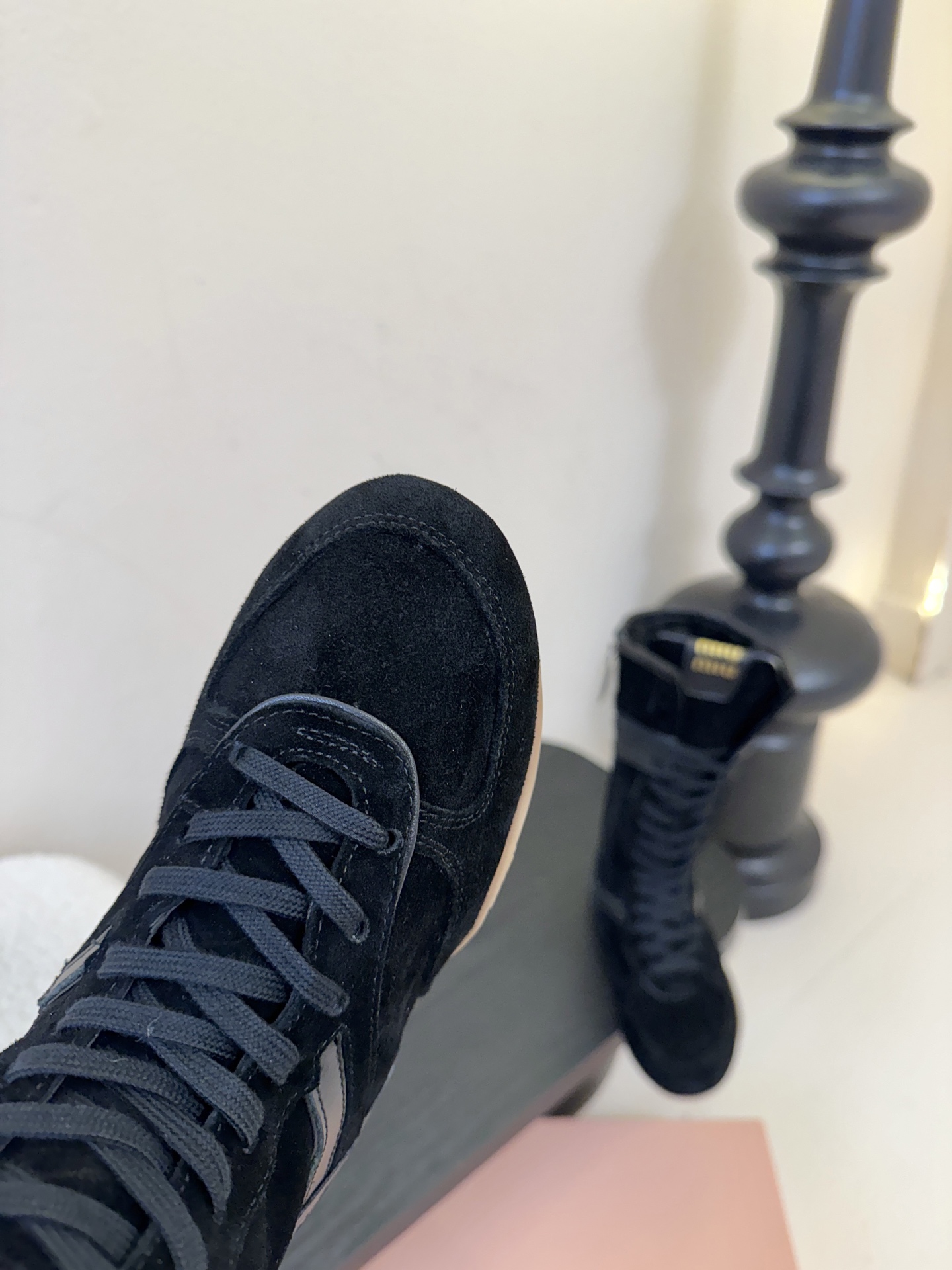 miumiu25秋冬新款雪地靴骑士靴造型，超轻原版开模鞋底，脚感妥妥满分好穿好搭，鞋面：进口磨砂内里：进