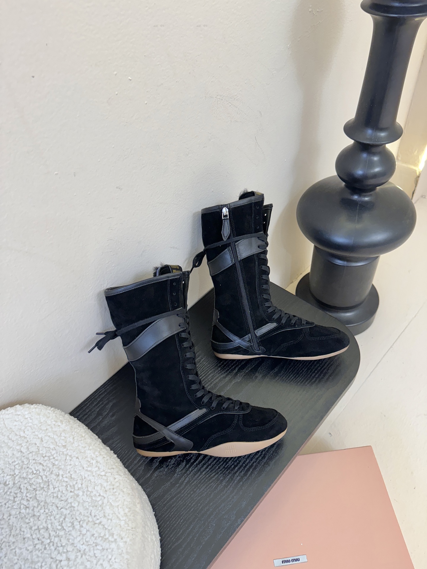miumiu25秋冬新款雪地靴骑士靴造型，超轻原版开模鞋底，脚感妥妥满分好穿好搭，鞋面：进口磨砂内里：进
