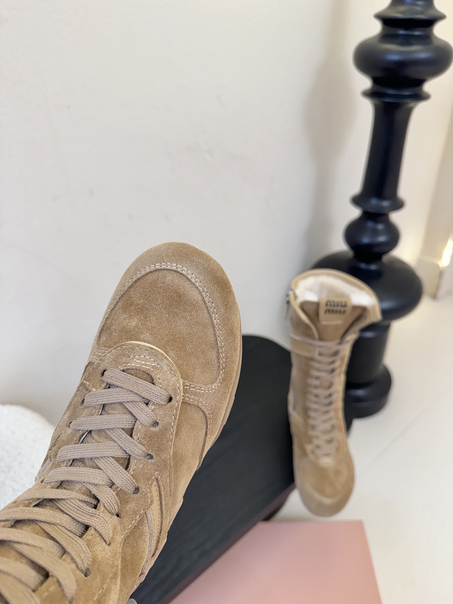 miumiu25秋冬新款雪地靴骑士靴造型，超轻原版开模鞋底，脚感妥妥满分好穿好搭，鞋面：进口磨砂内里：进