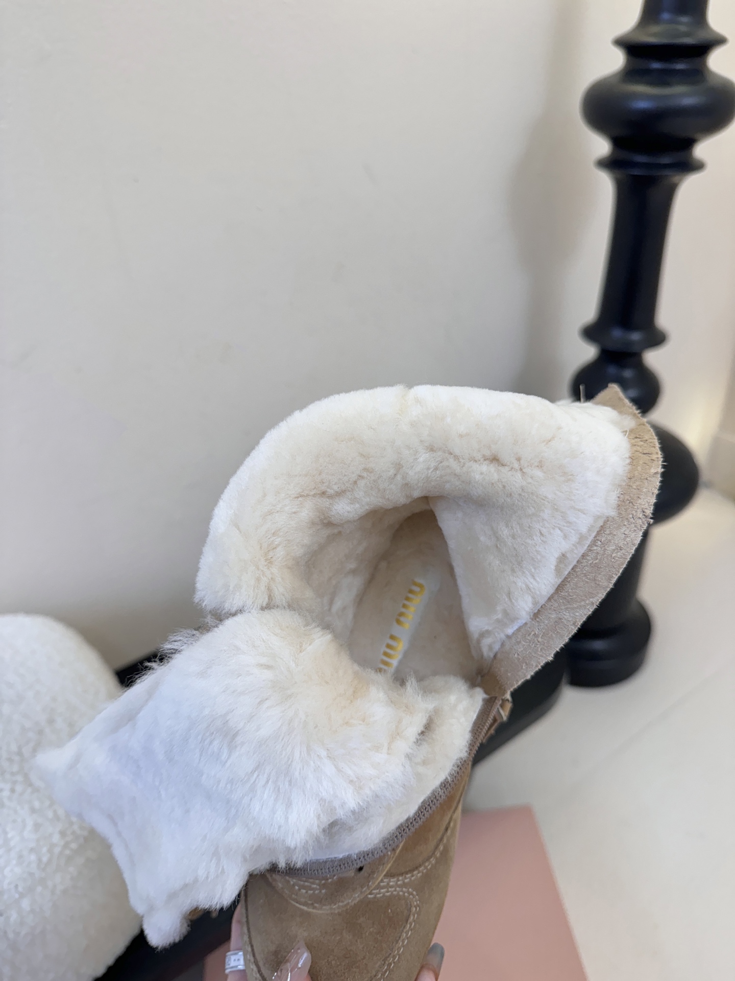 miumiu25秋冬新款雪地靴骑士靴造型，超轻原版开模鞋底，脚感妥妥满分好穿好搭，鞋面：进口磨砂内里：进