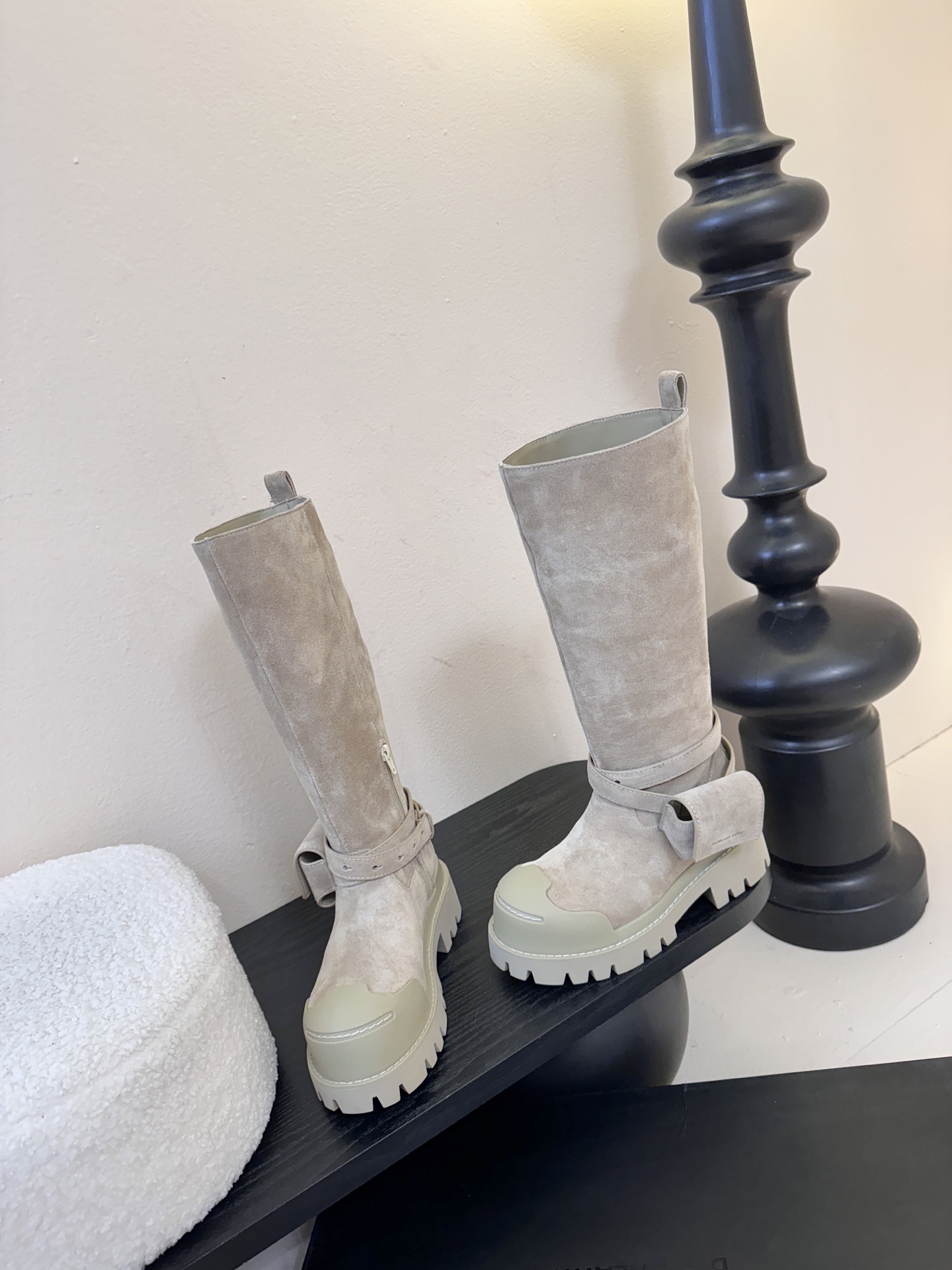 DYMONLATRY 𝟐𝟓𝐀𝐖新品这双工装靴 潮到犯规 大厚底自带拉高buff 绑带+小口袋设计超有个性