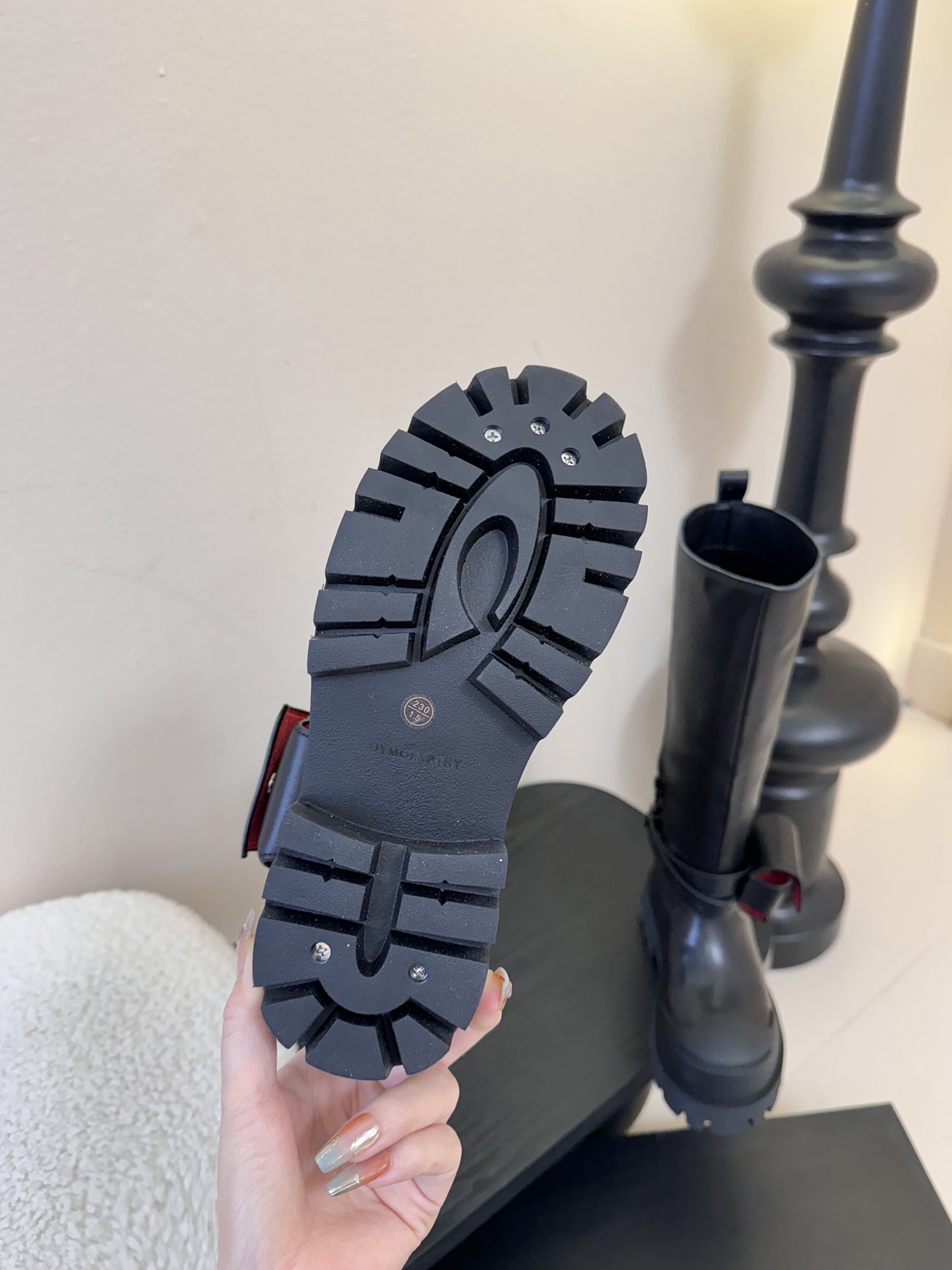 DYMONLATRY 𝟐𝟓𝐀𝐖新品这双工装靴 潮到犯规 大厚底自带拉高buff 绑带+小口袋设计超有个性