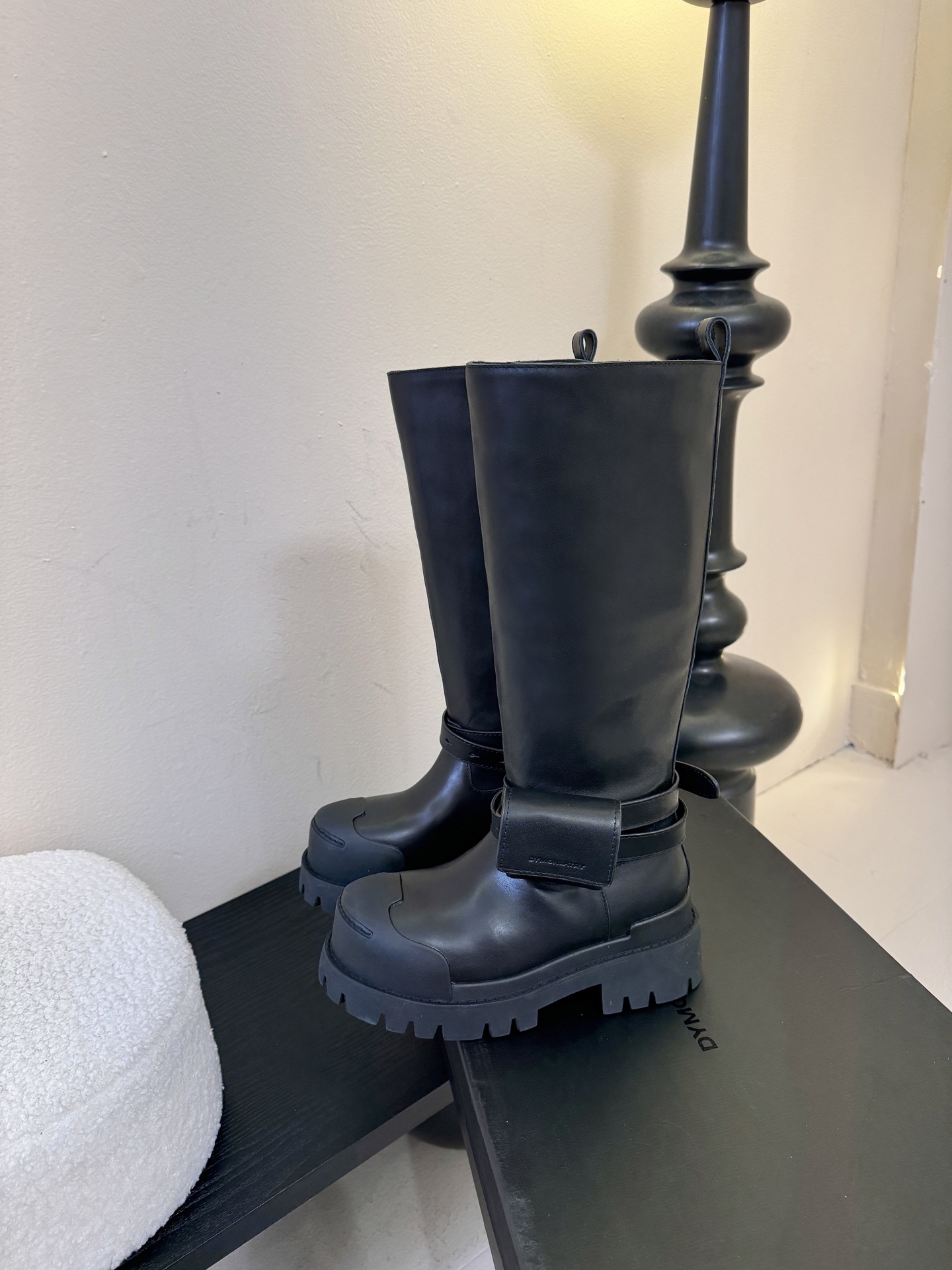 DYMONLATRY 𝟐𝟓𝐀𝐖新品这双工装靴 潮到犯规 大厚底自带拉高buff 绑带+小口袋设计超有个性