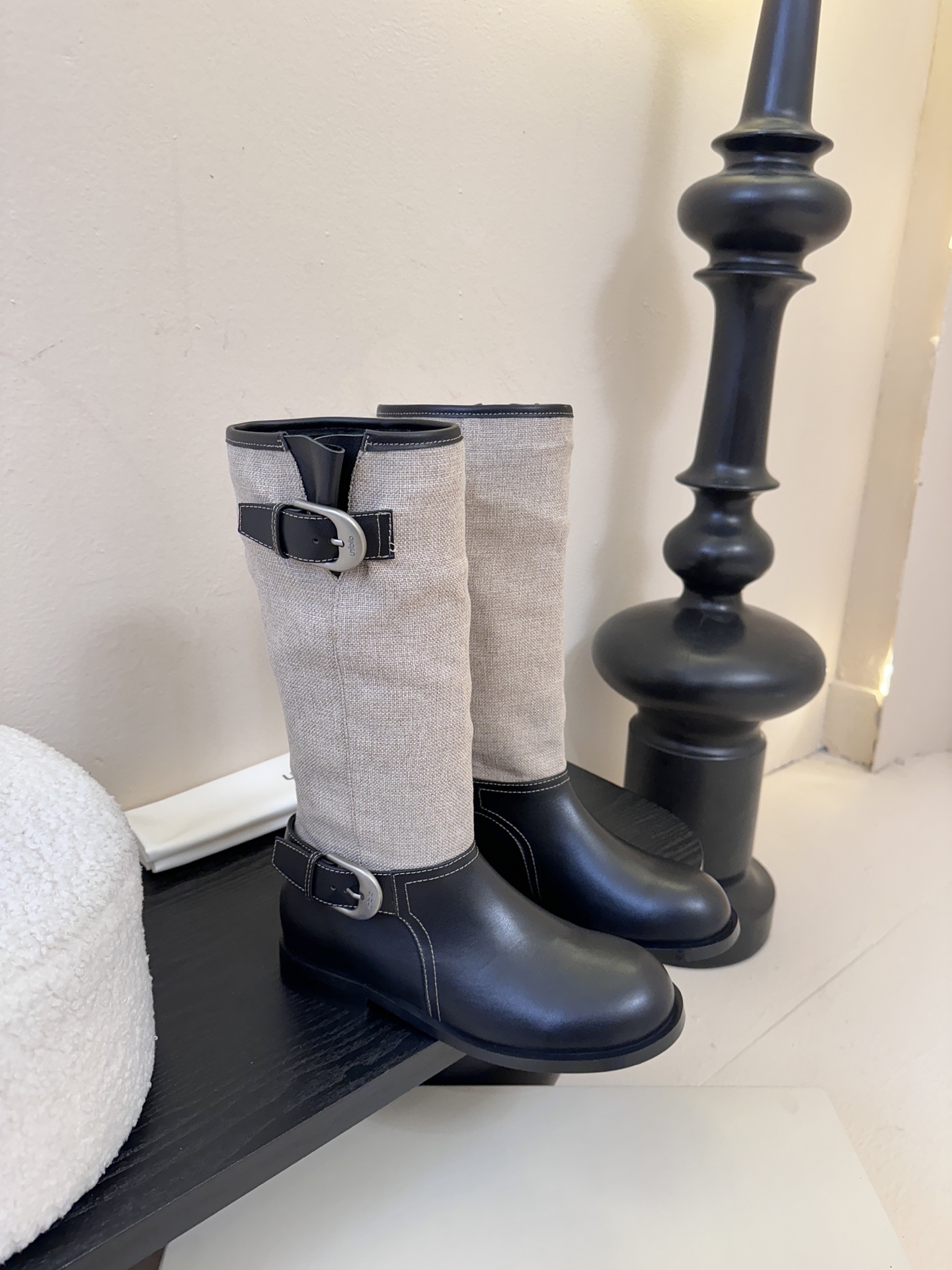 UNFOLIO 秋冬新品unfolio这双长靴太会了 深浅棕拼接 复古又有层次 金属扣一搭 酷飒感直接拉