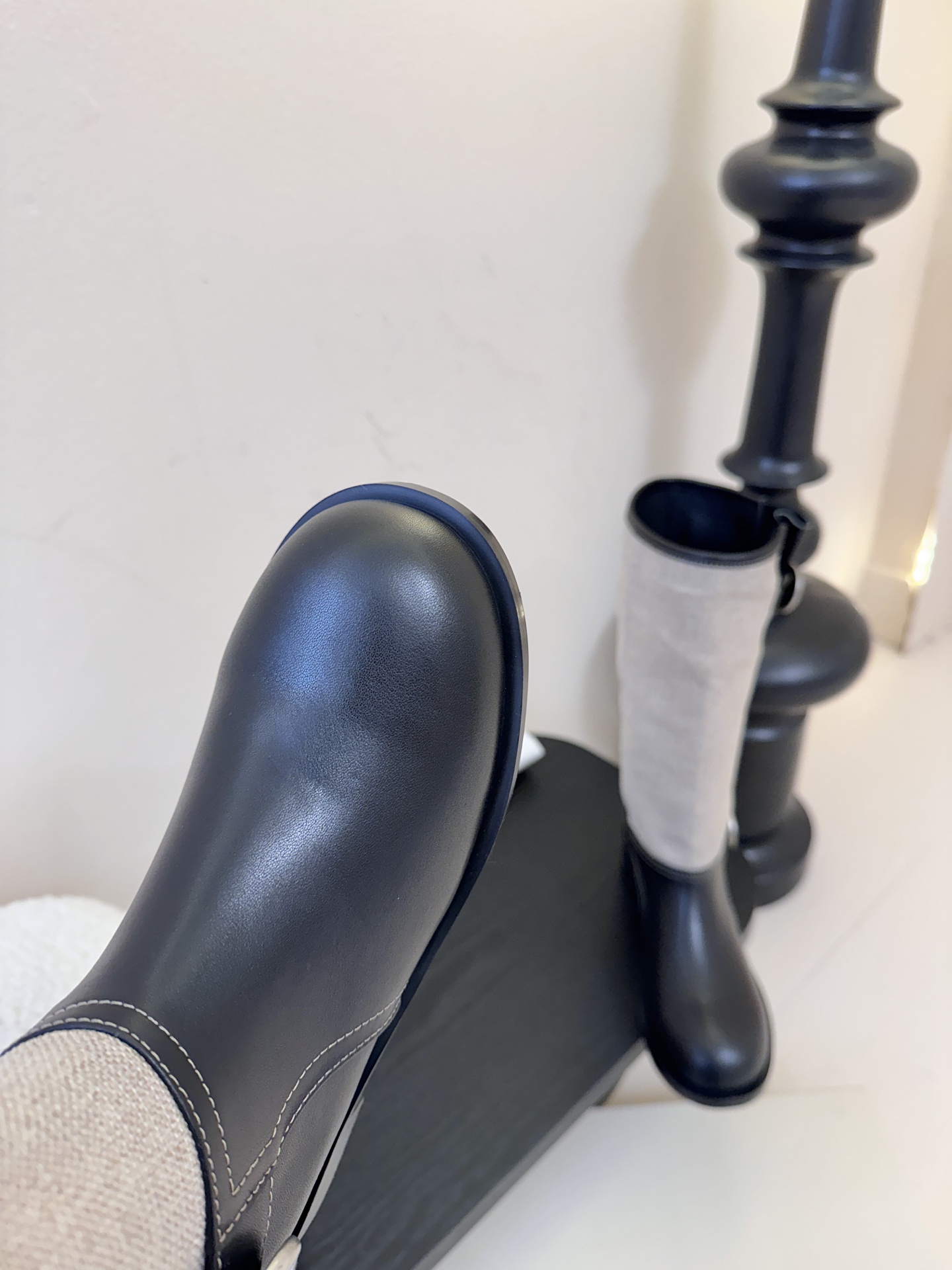 UNFOLIO 秋冬新品unfolio这双长靴太会了 深浅棕拼接 复古又有层次 金属扣一搭 酷飒感直接拉